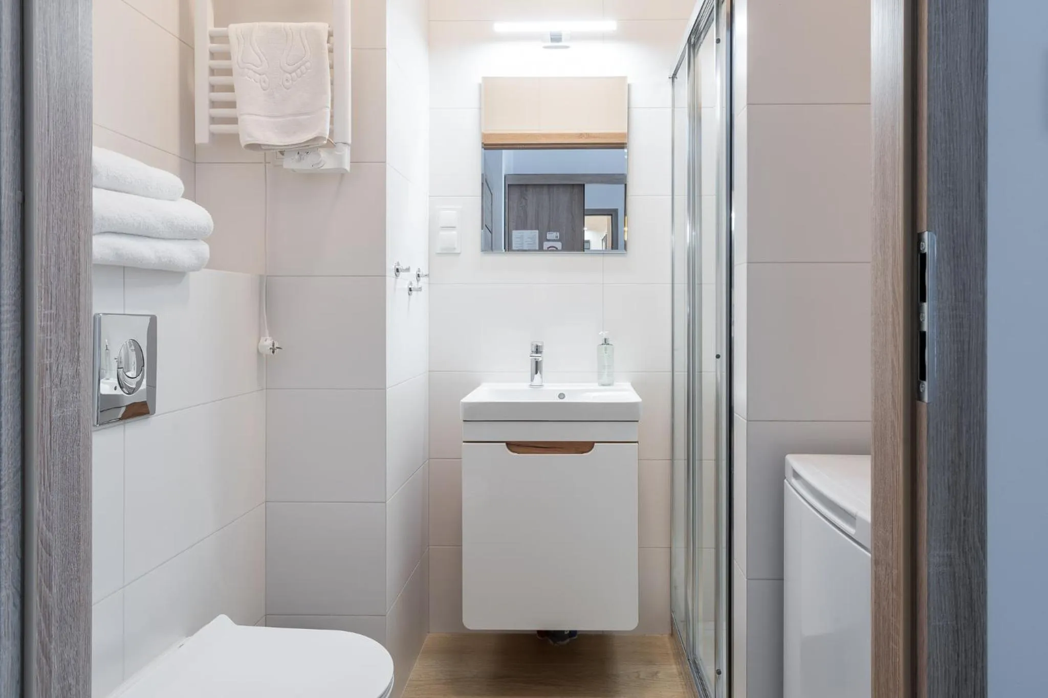 Toilet in RentPlanet - Apartamenty Zarembowicza