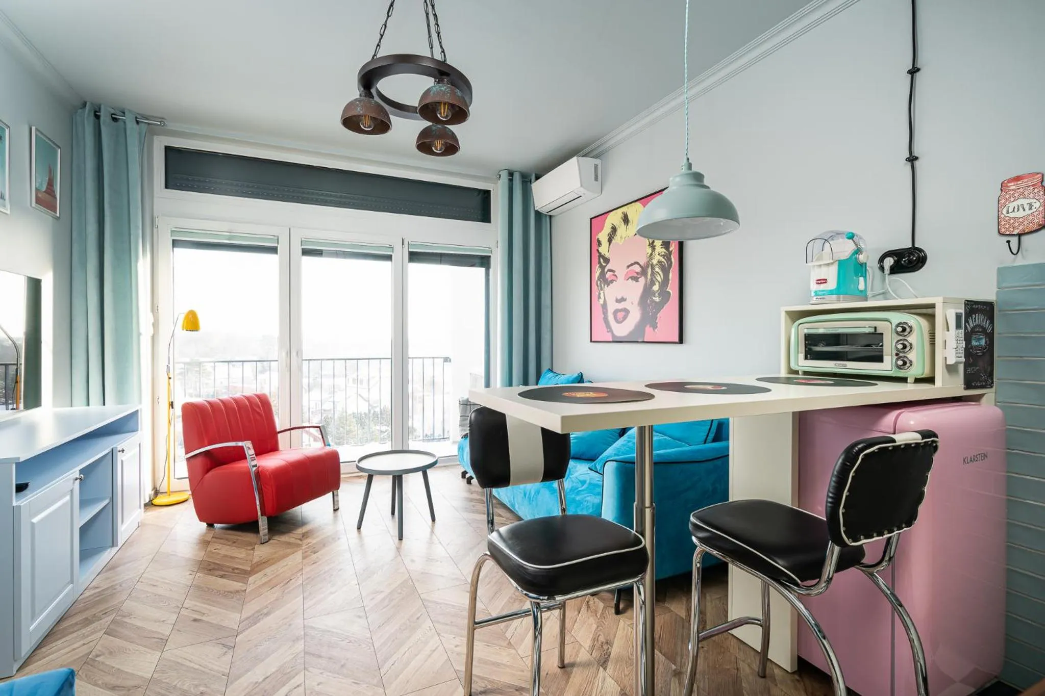 Photo of the whole room in RentPlanet - Apartamenty Zarembowicza