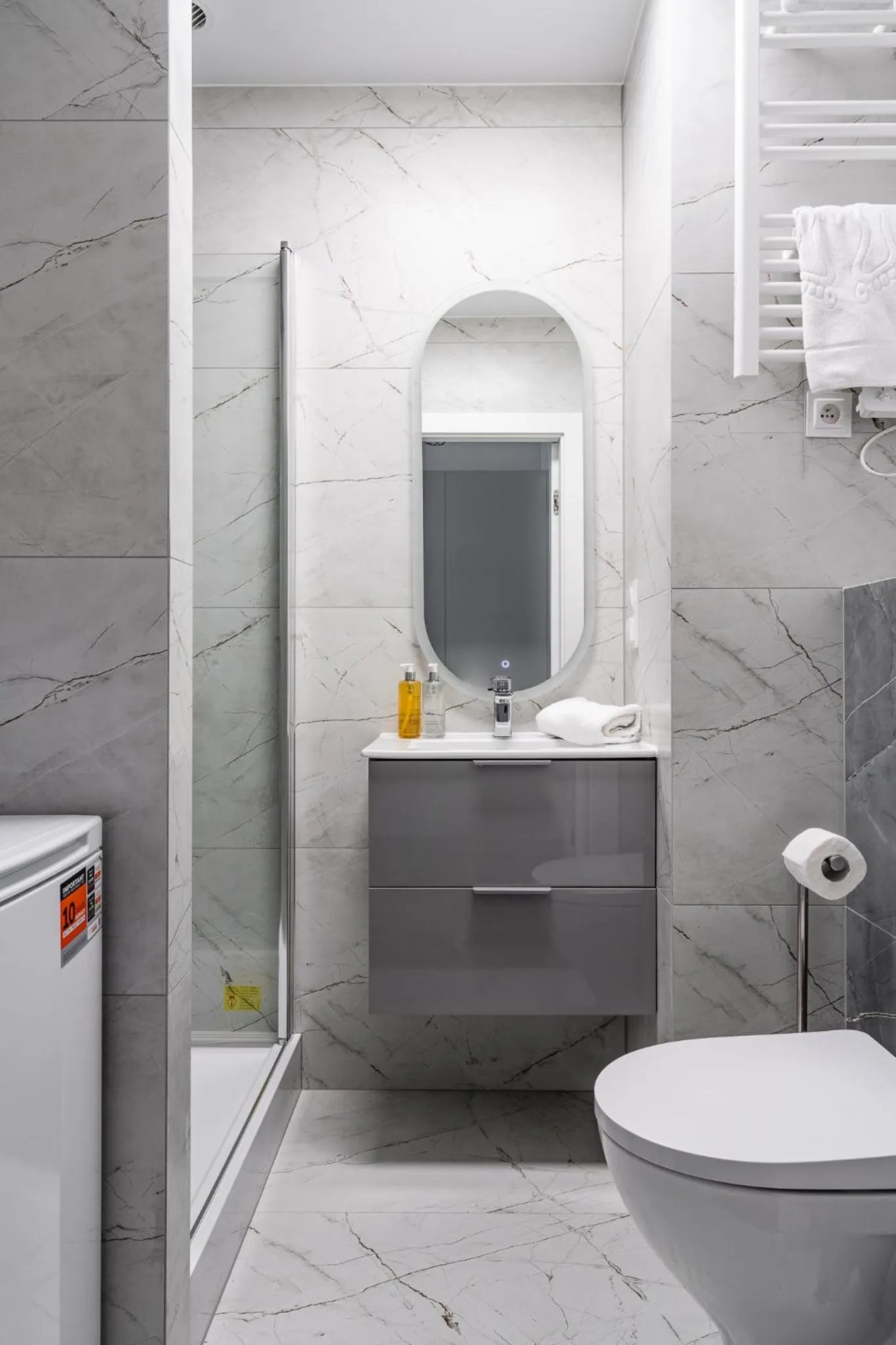 Shower in RentPlanet - Apartamenty Zarembowicza