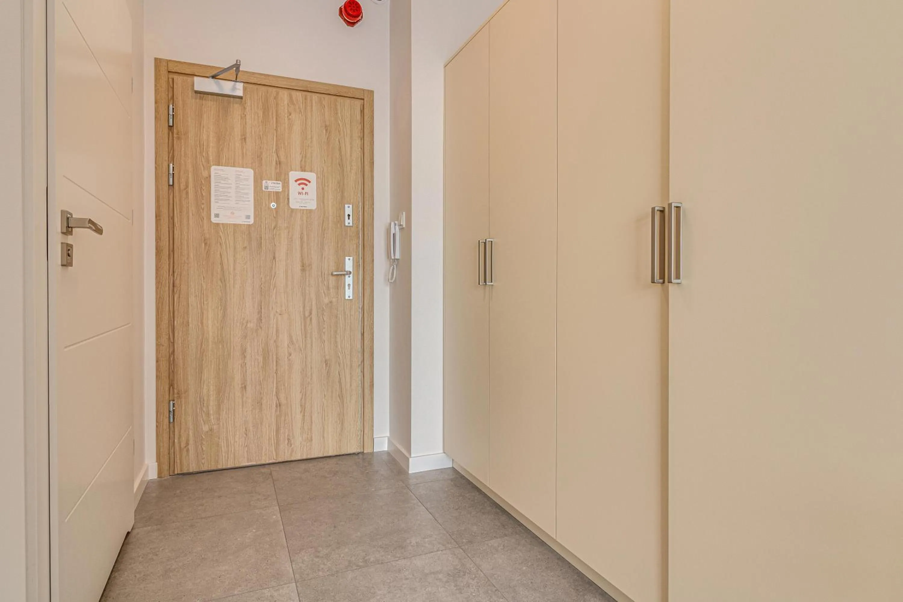 wardrobe in RentPlanet - Apartamenty Zarembowicza