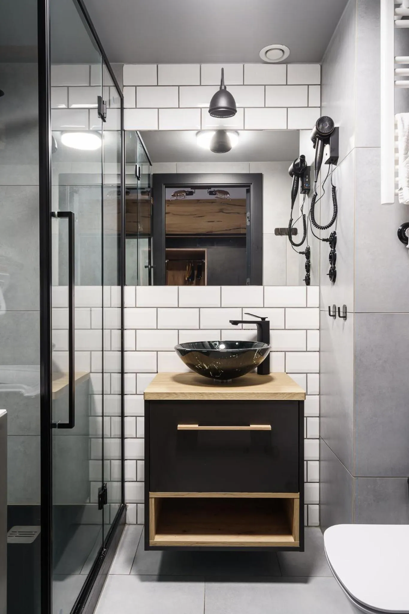 Shower in RentPlanet - Apartamenty Zarembowicza