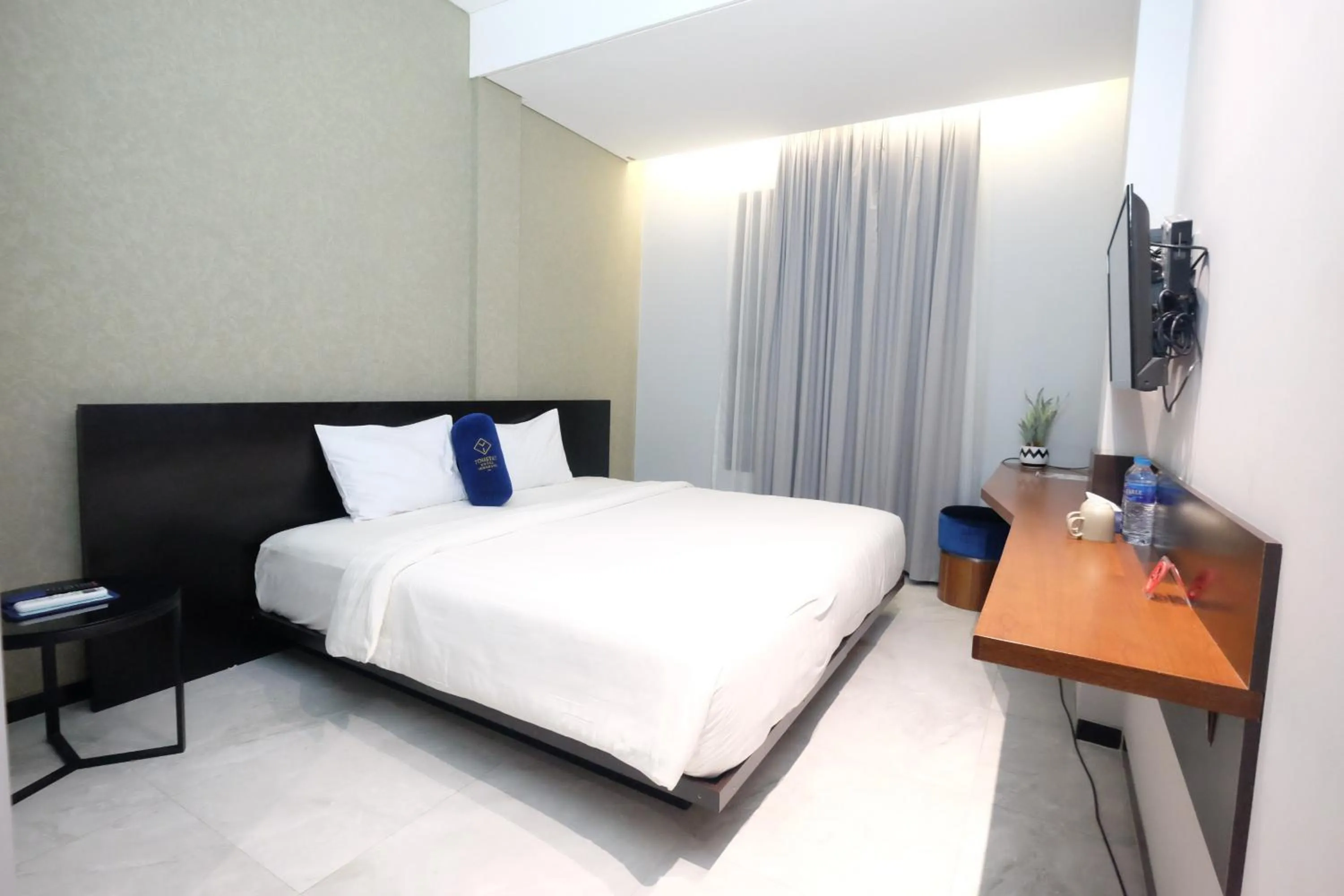 Bedroom, Bed in Hotel Youstay Semarang by Sinergi