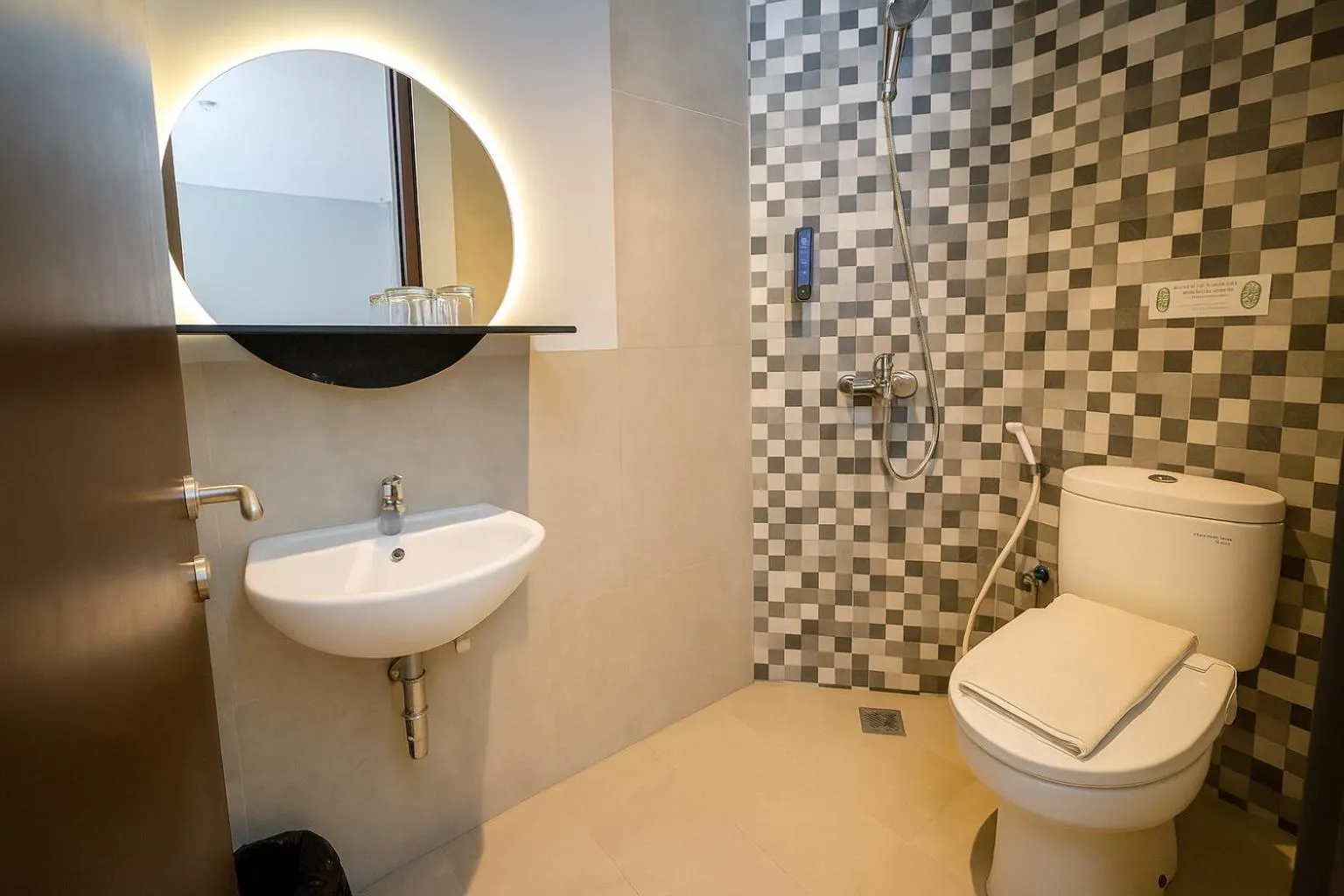 Bathroom in Hotel Youstay Semarang by Sinergi
