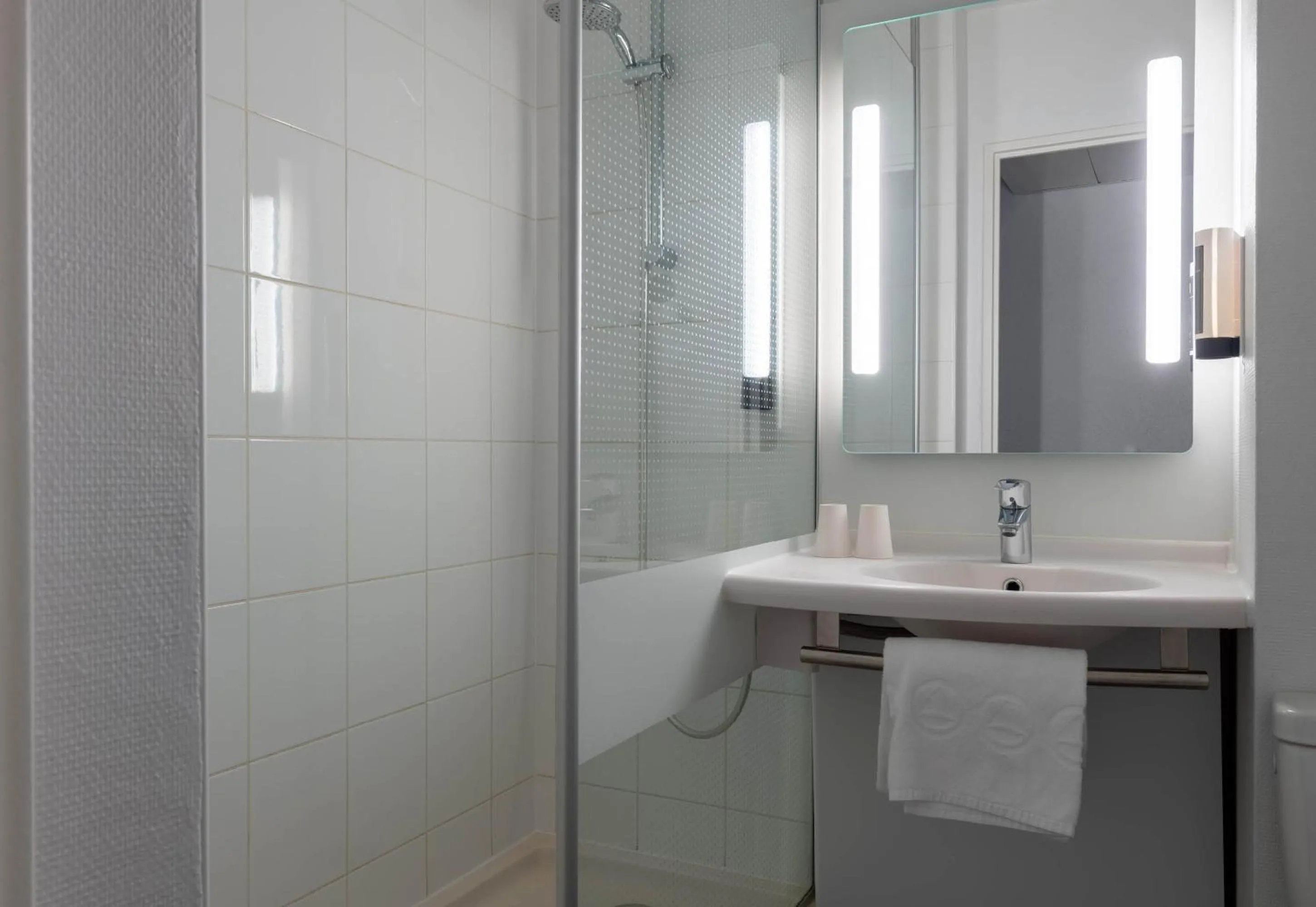 Bathroom in B&B HOTEL Amiens Centre Cathédrale