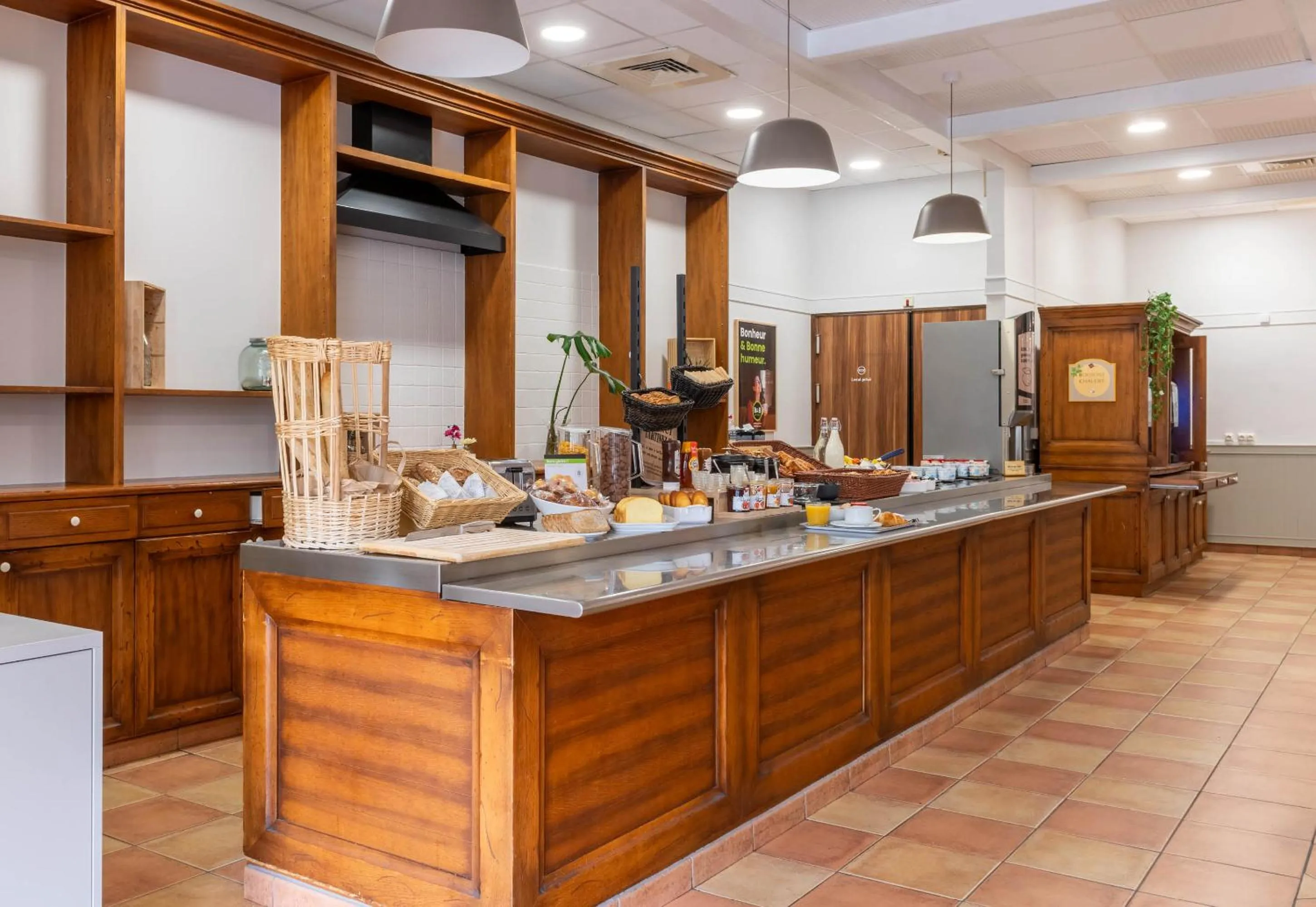 Buffet breakfast in B&B HOTEL Amiens Centre Cathédrale