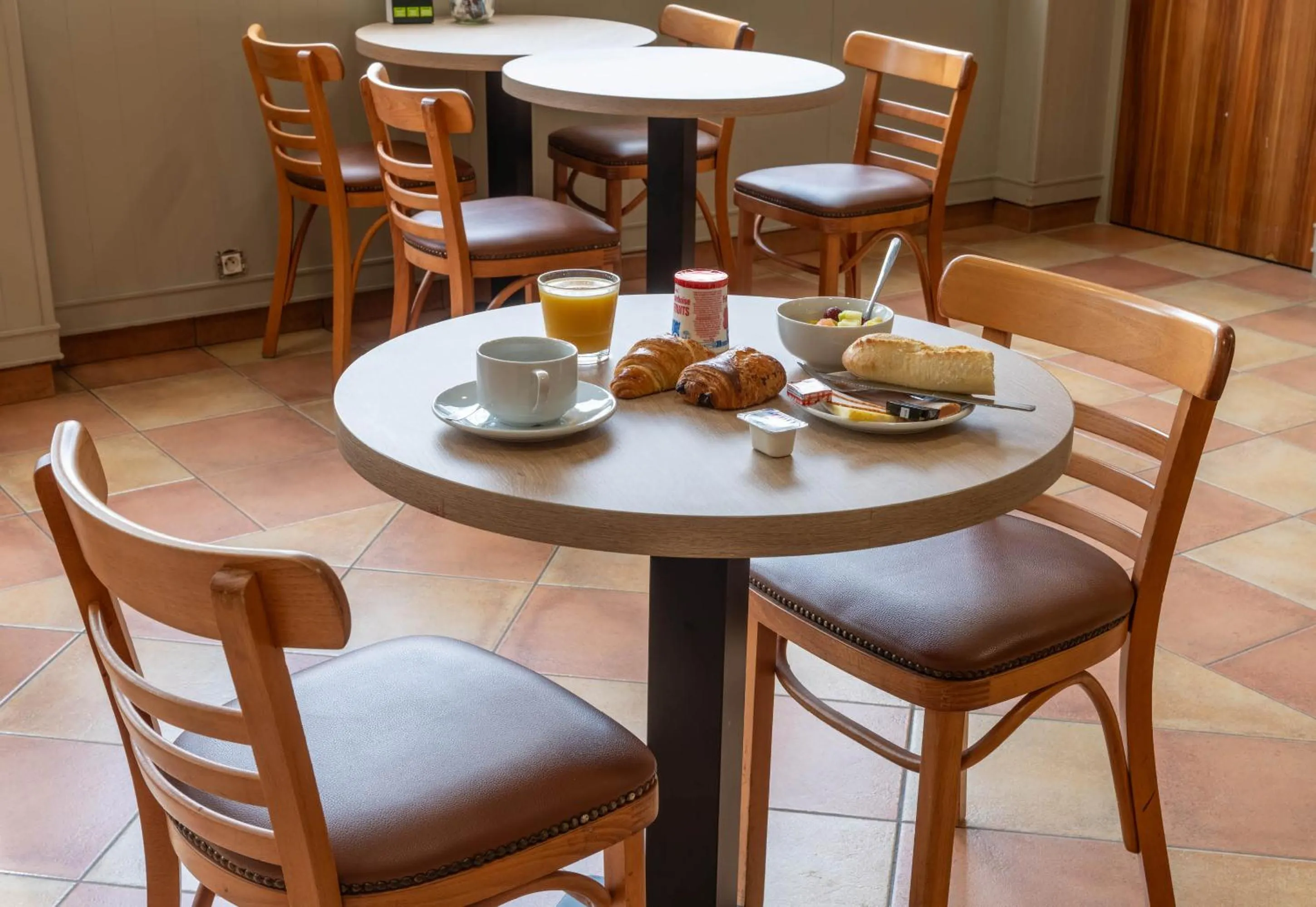 Buffet breakfast in B&B HOTEL Amiens Centre Cathédrale