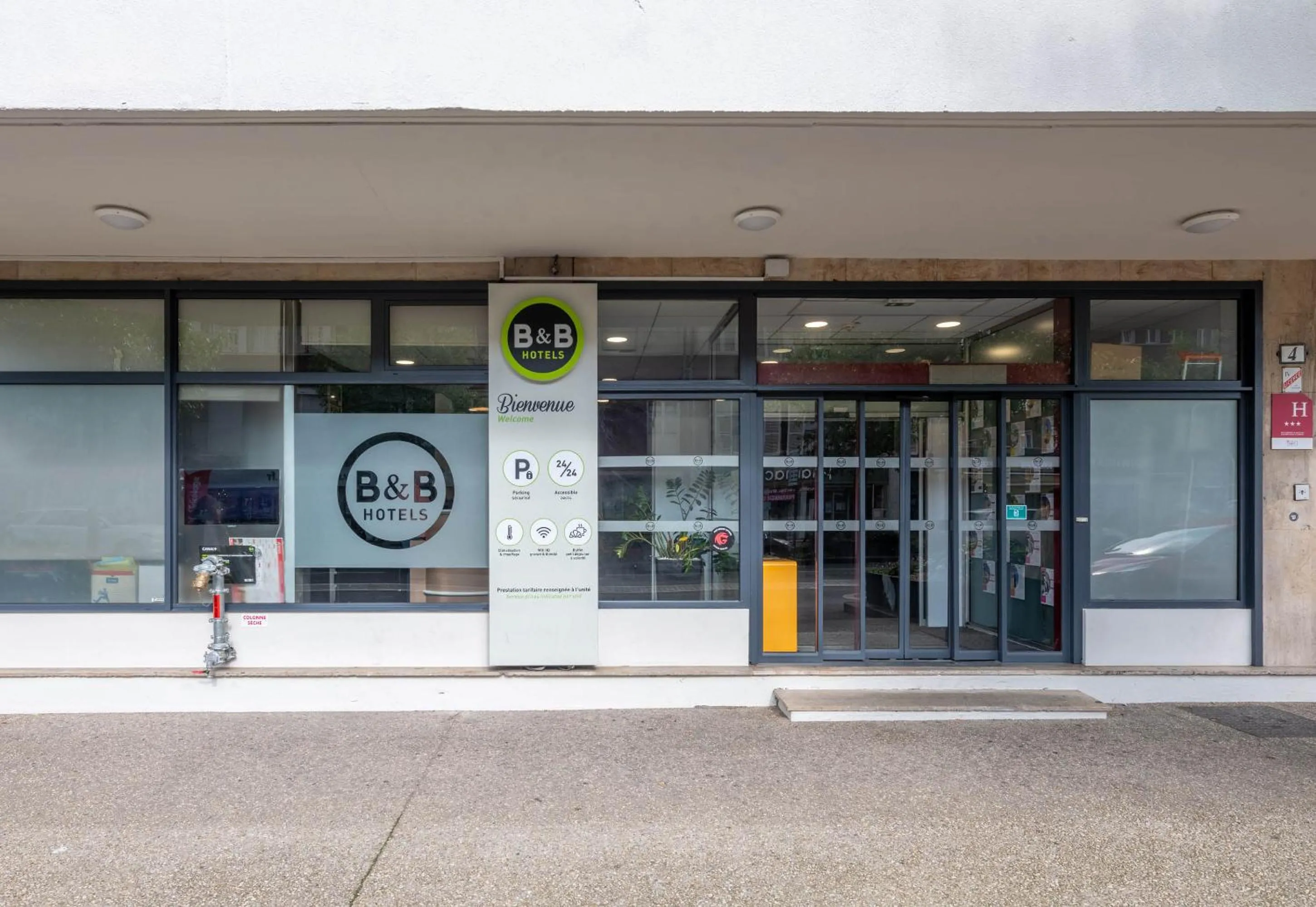 Facade/entrance in B&B HOTEL Amiens Centre Cathédrale