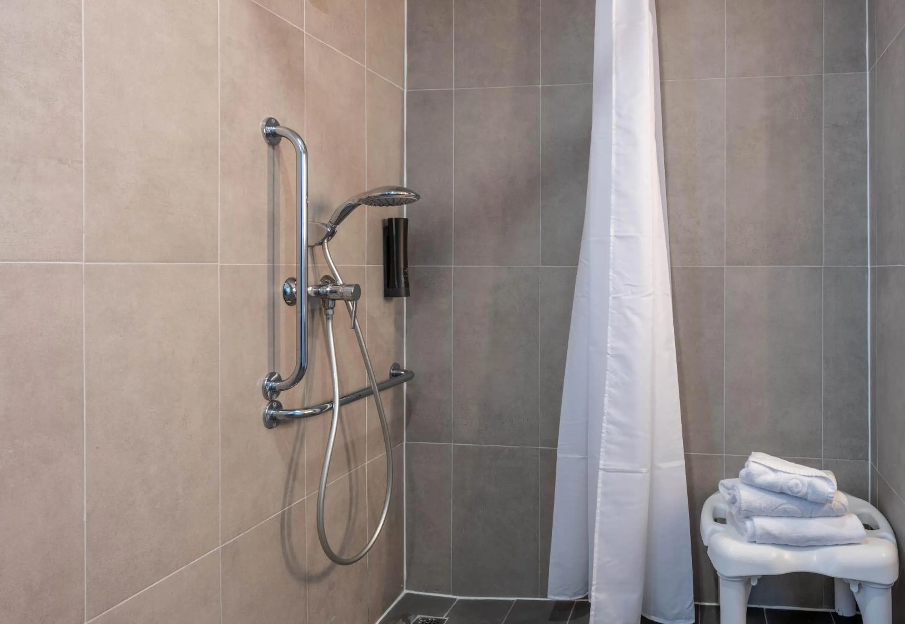 Bathroom in B&B HOTEL Amiens Centre Cathédrale