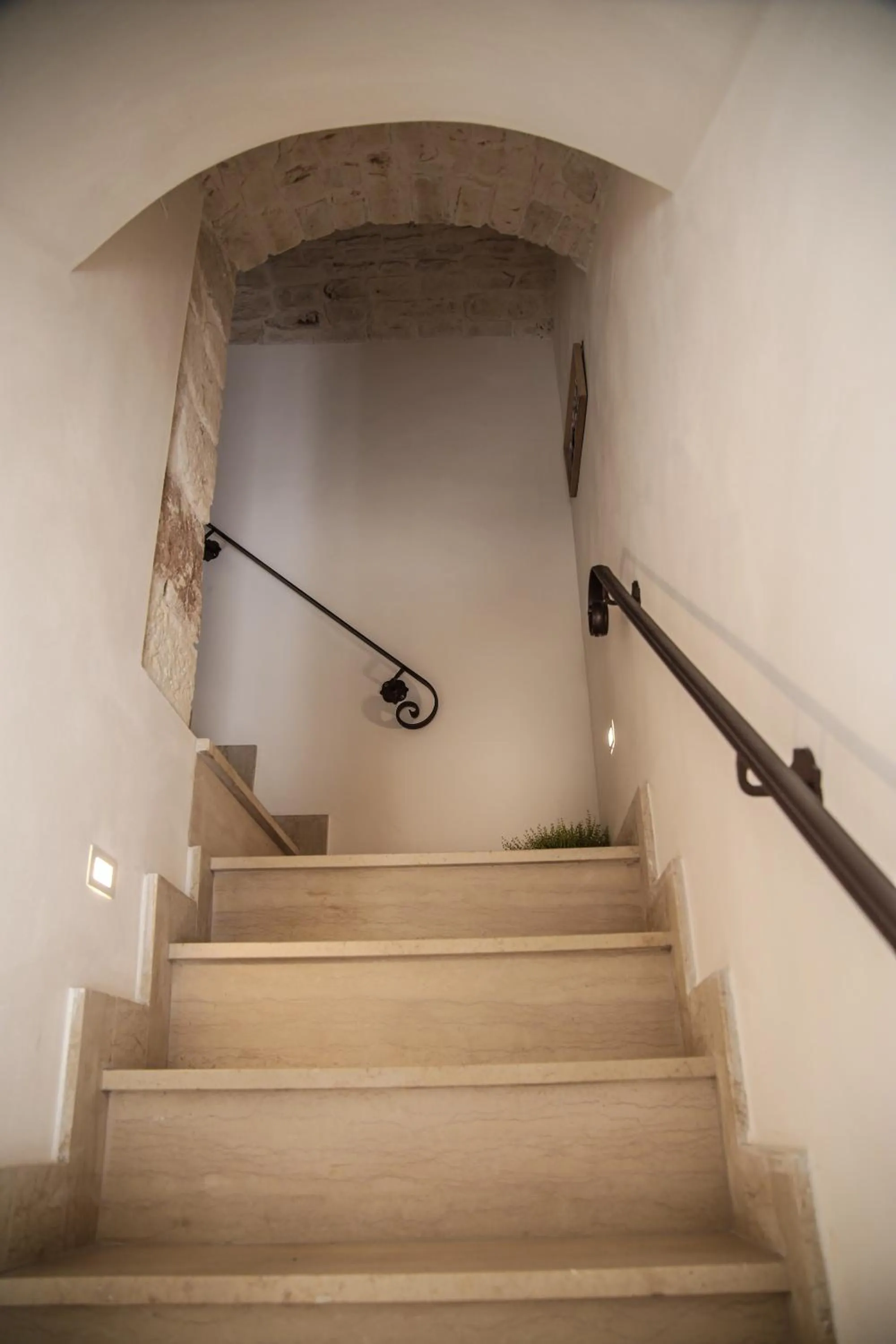 Facade/entrance in Domus Petra 104