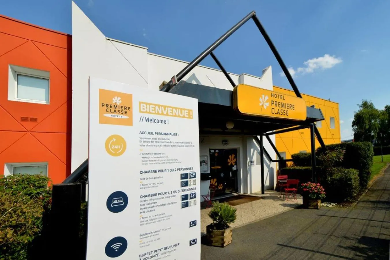 Property building in Premiere Classe Arras - Tilloy Les Mofflaine