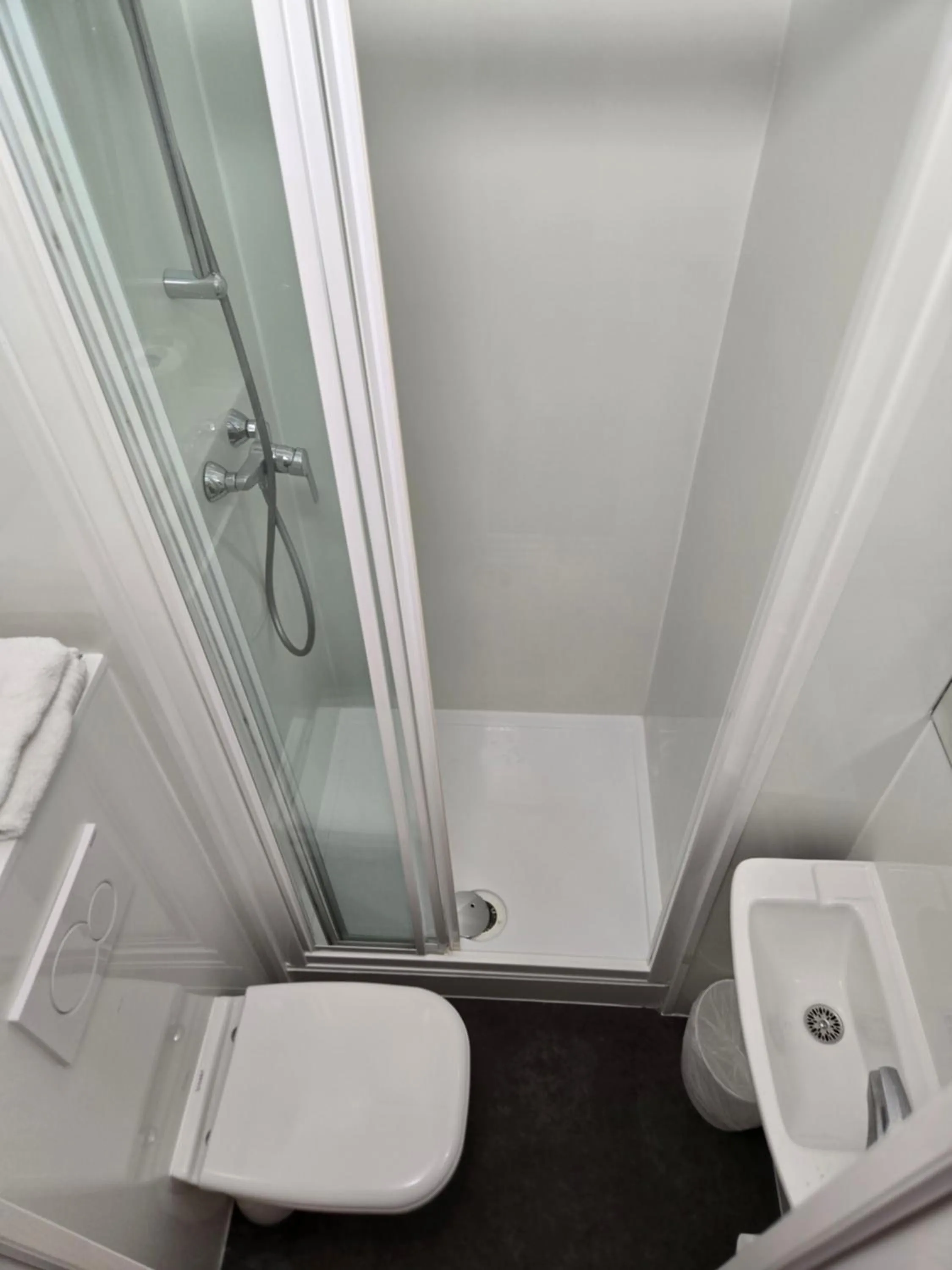 Bathroom in Premiere Classe Arras - Tilloy Les Mofflaine