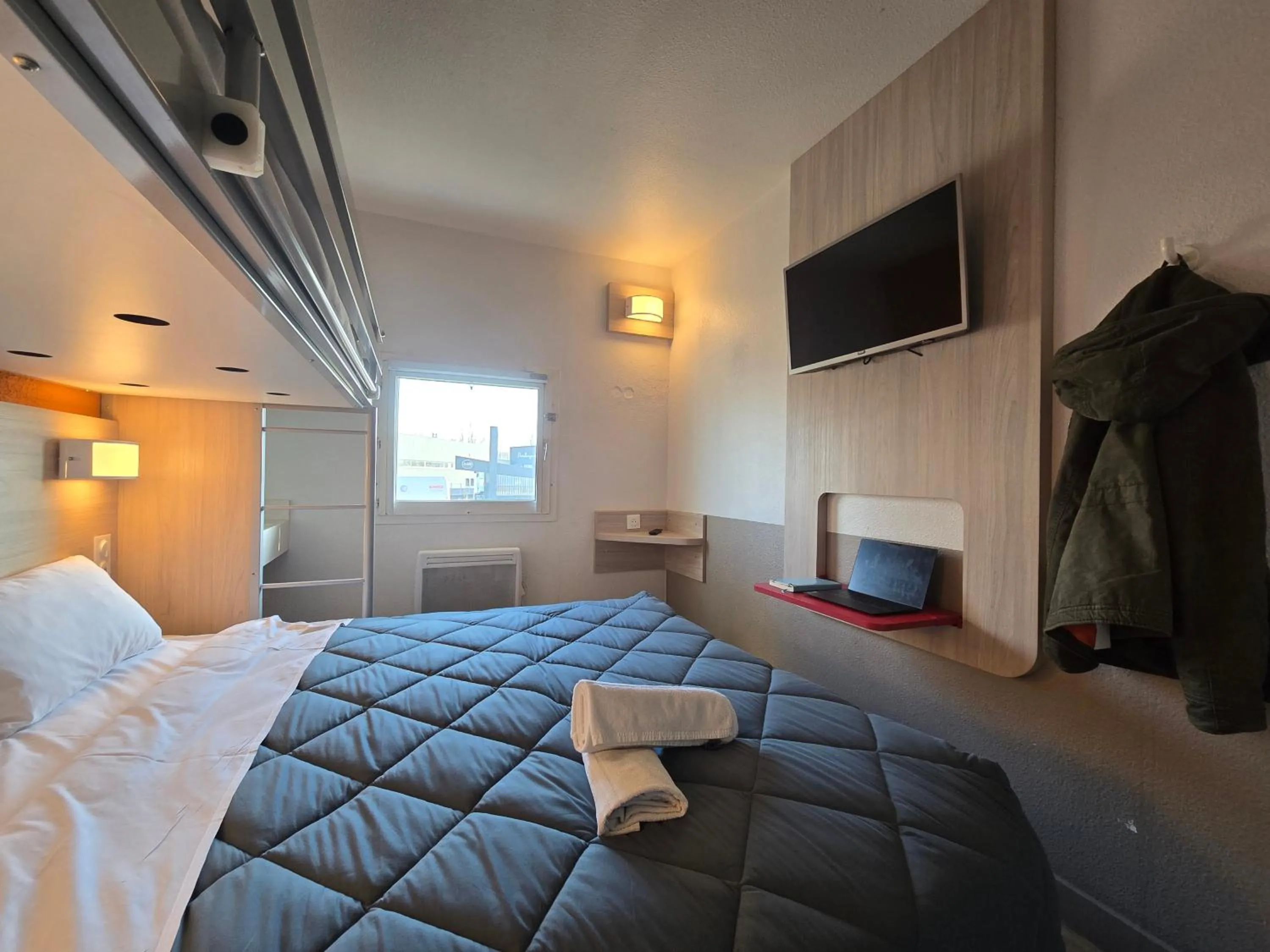 Bed in Premiere Classe Arras - Tilloy Les Mofflaine