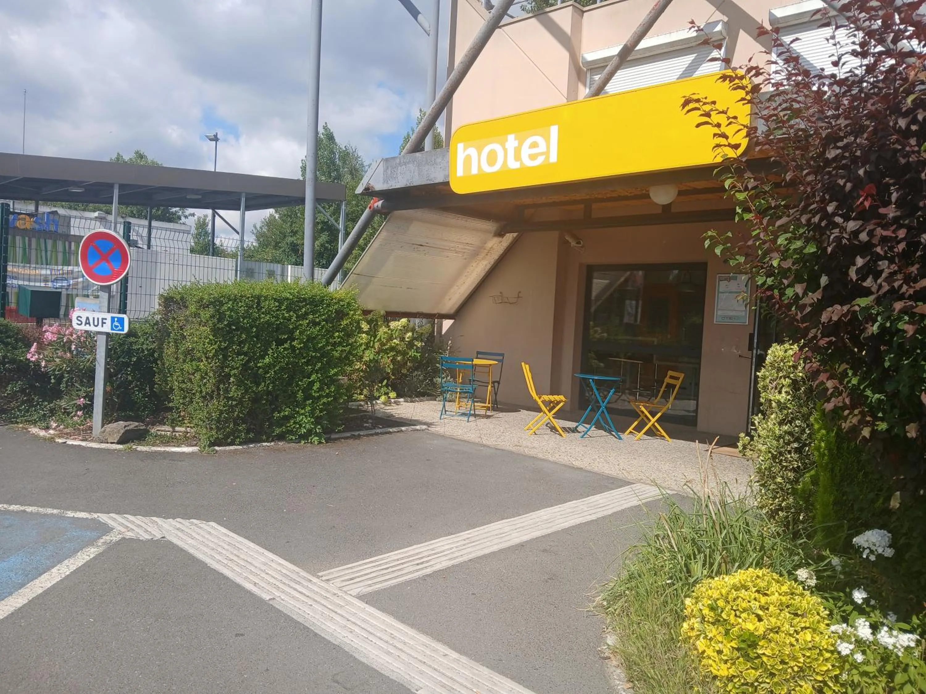 Property building in Unisotel Valenciennes EX-hôtel F1