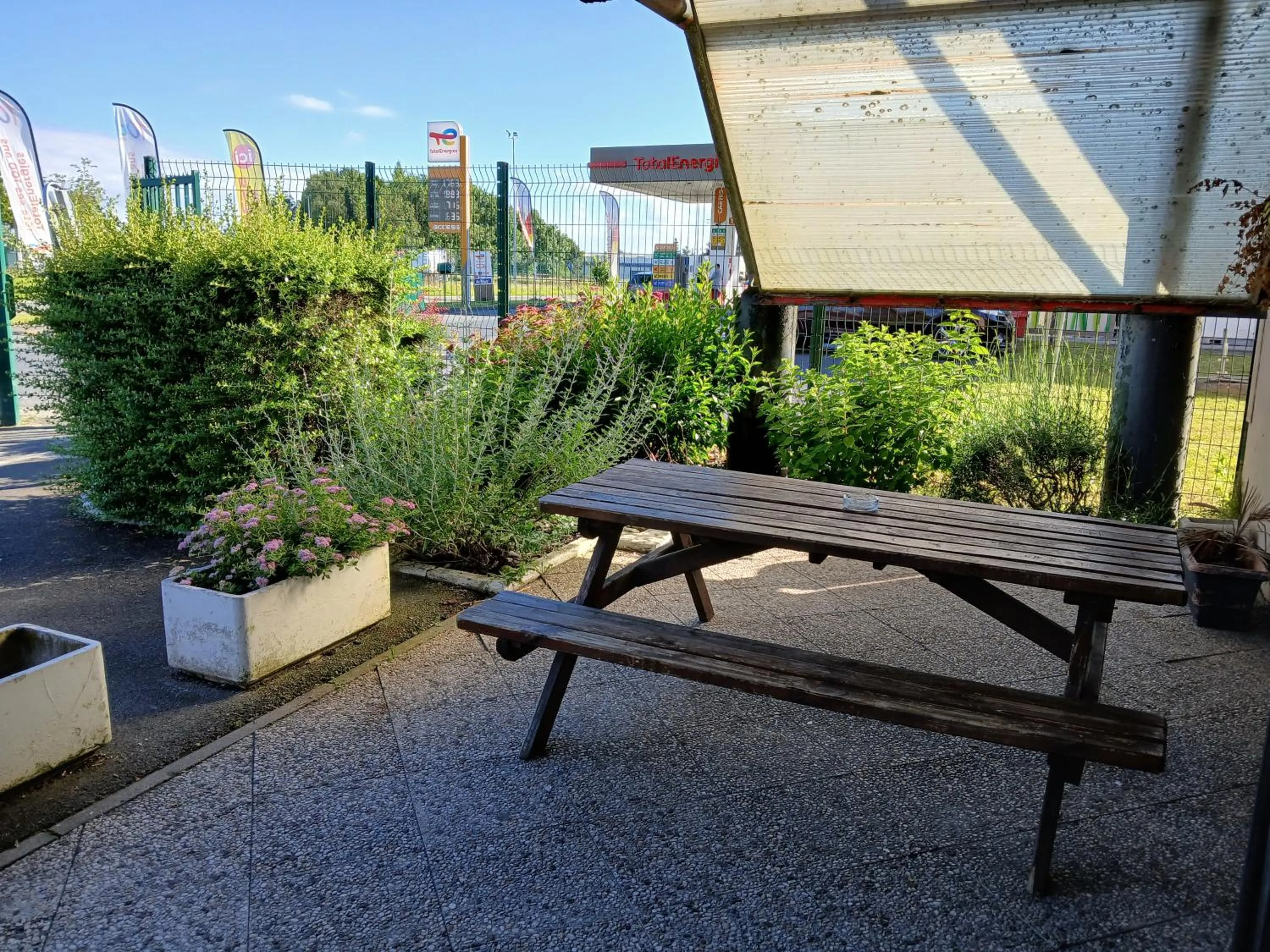 Patio in Unisotel Valenciennes EX-hôtel F1