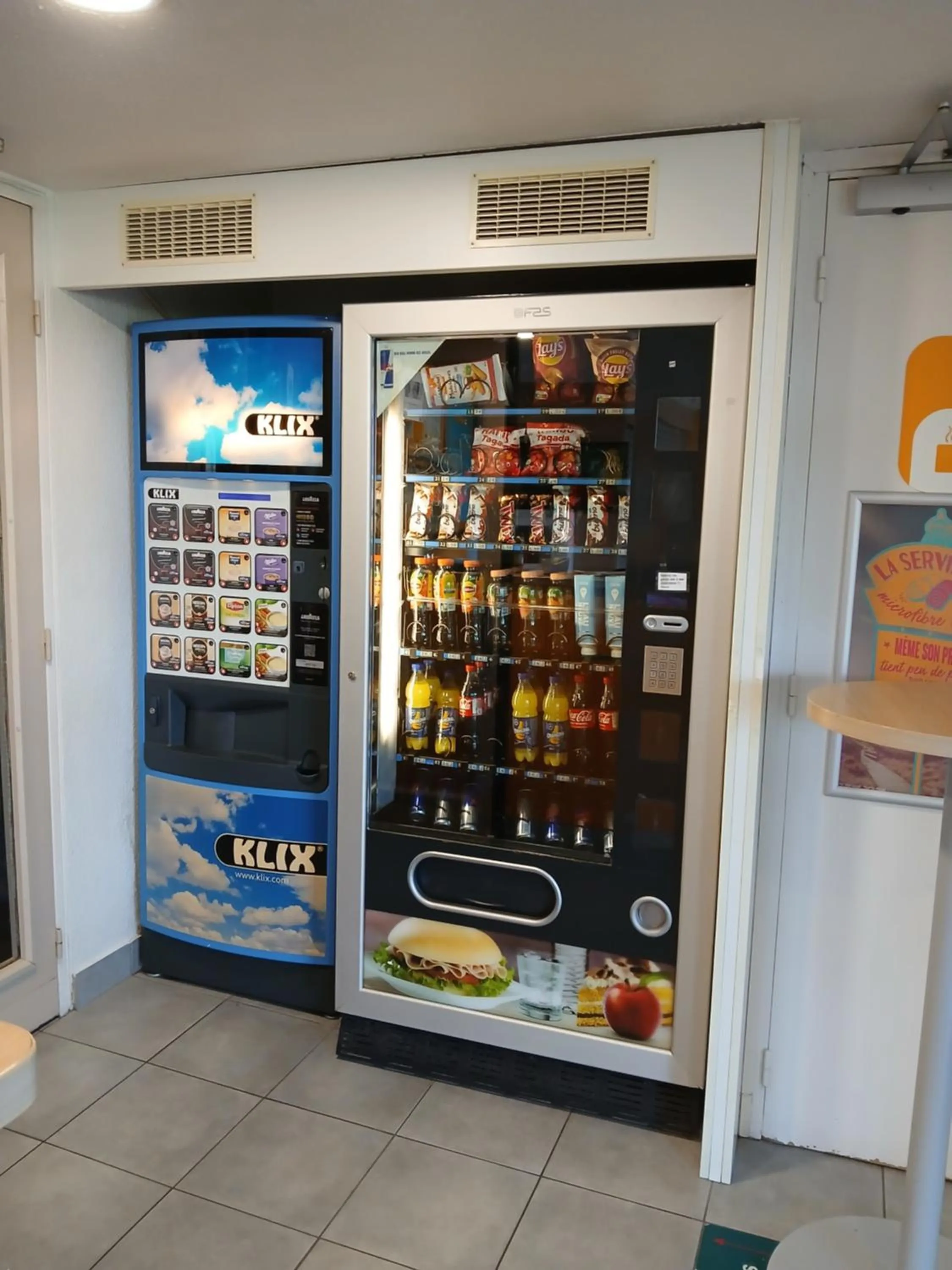 Coffee/tea facilities in Unisotel Valenciennes EX-hôtel F1
