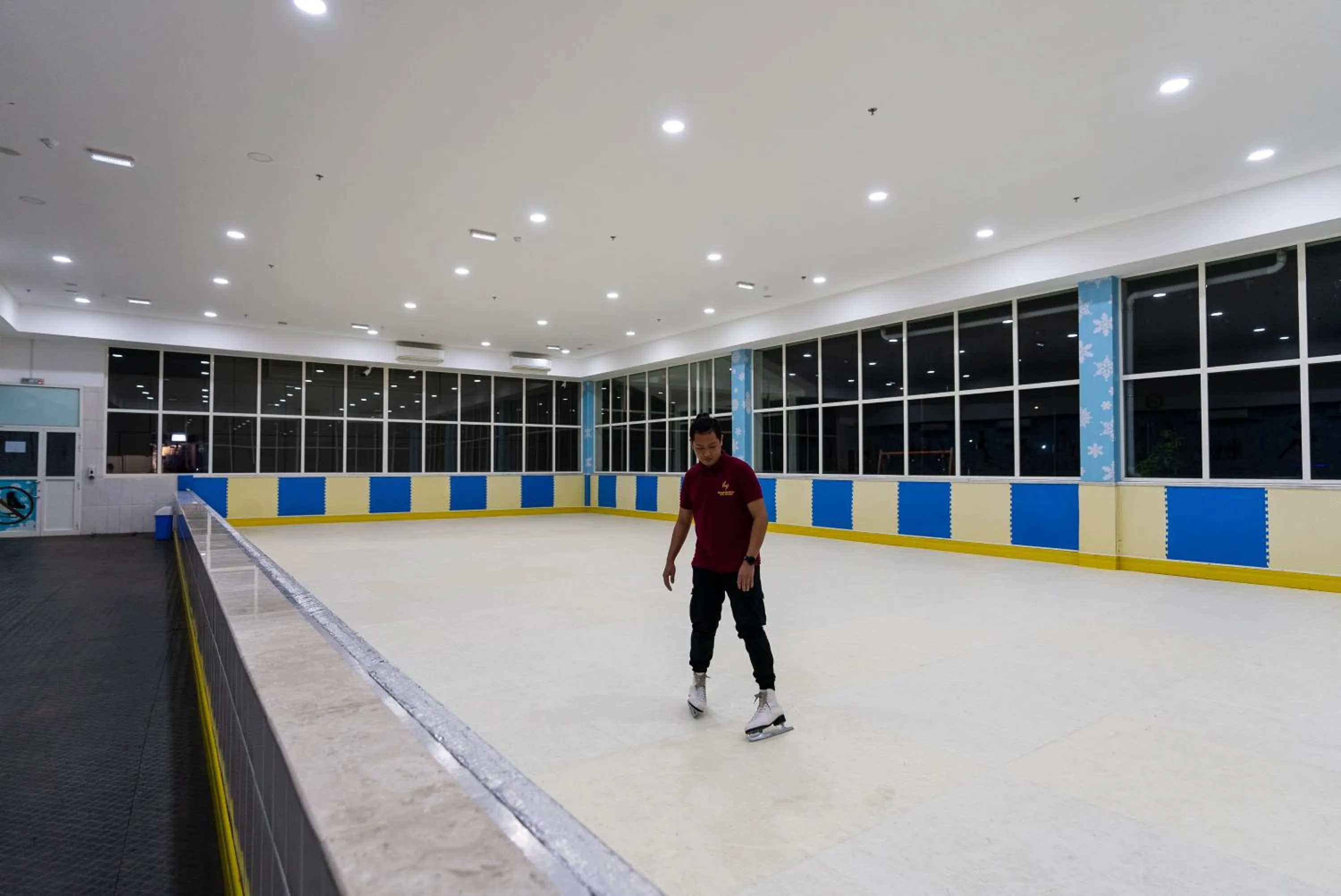 Skiing in Mirage Bab Al Bahr Hotel