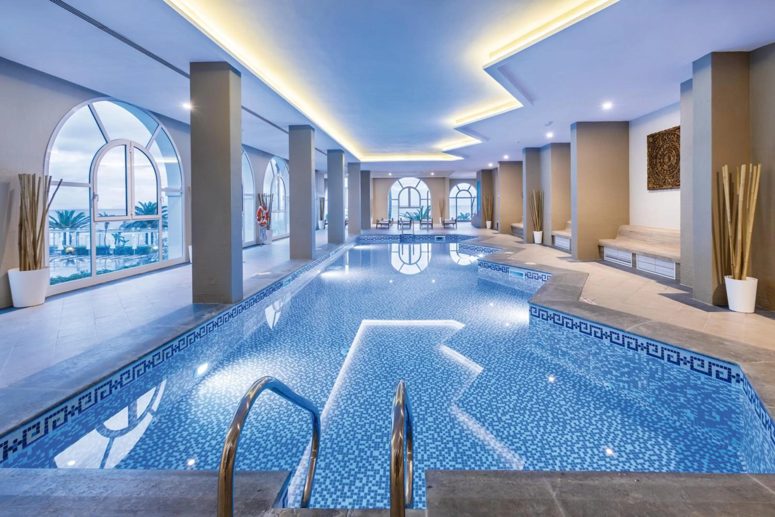 Swimming pool in Hotel Riu Madeira - All Inclusive