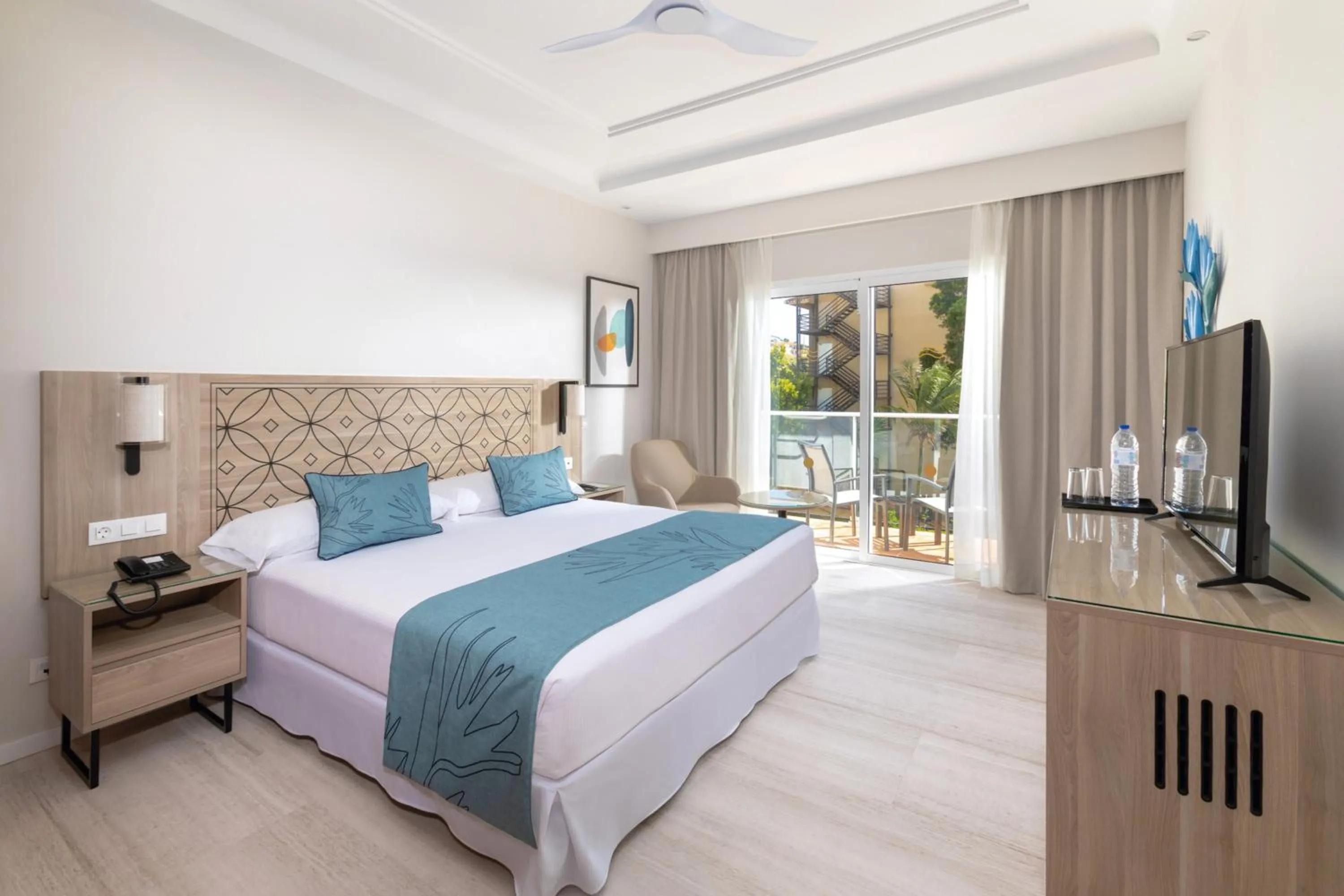 TV and multimedia, Bed in Hotel Riu Madeira - All Inclusive