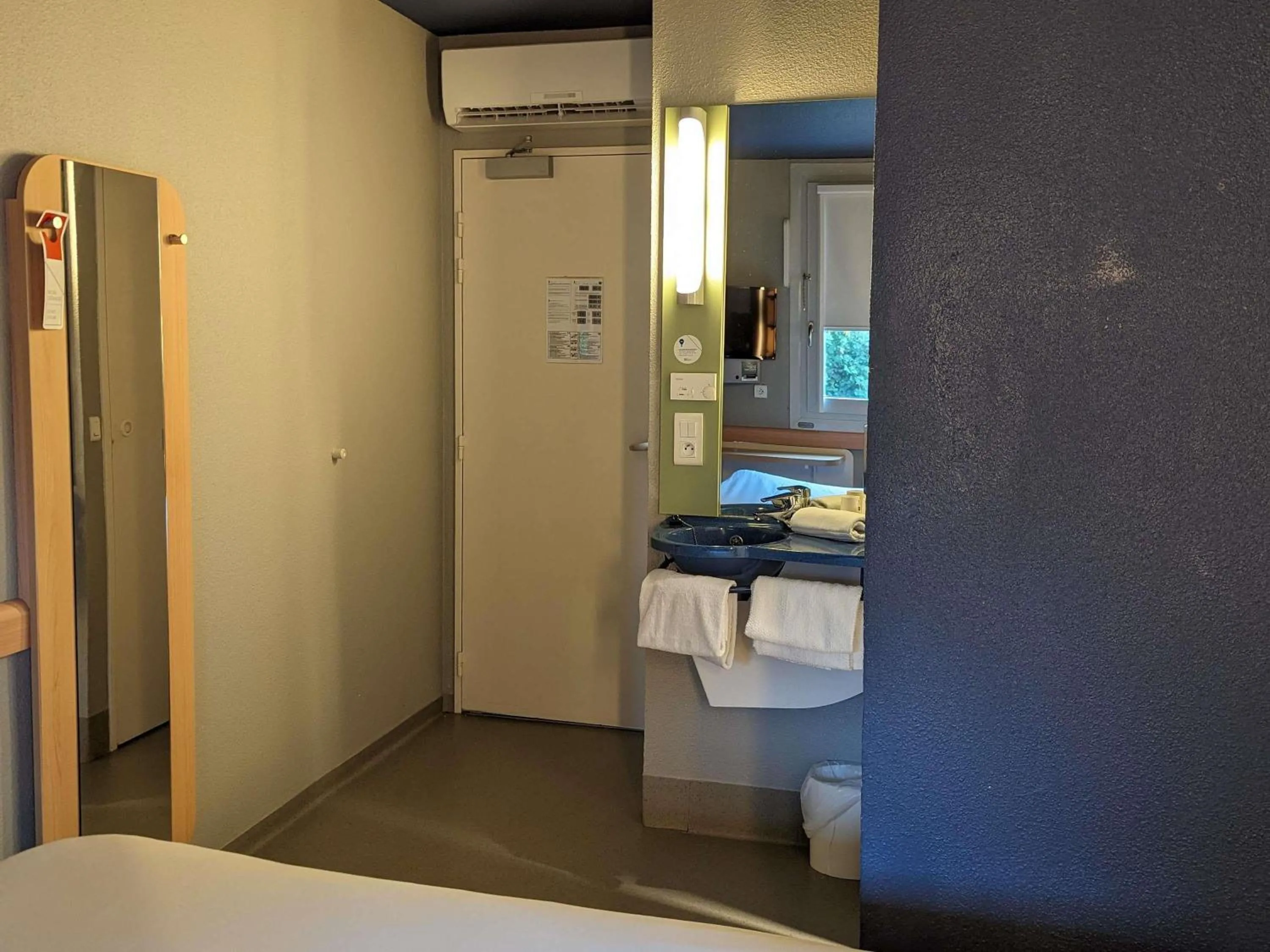 Bedroom, Bed in ibis budget Saint-Omer Centre