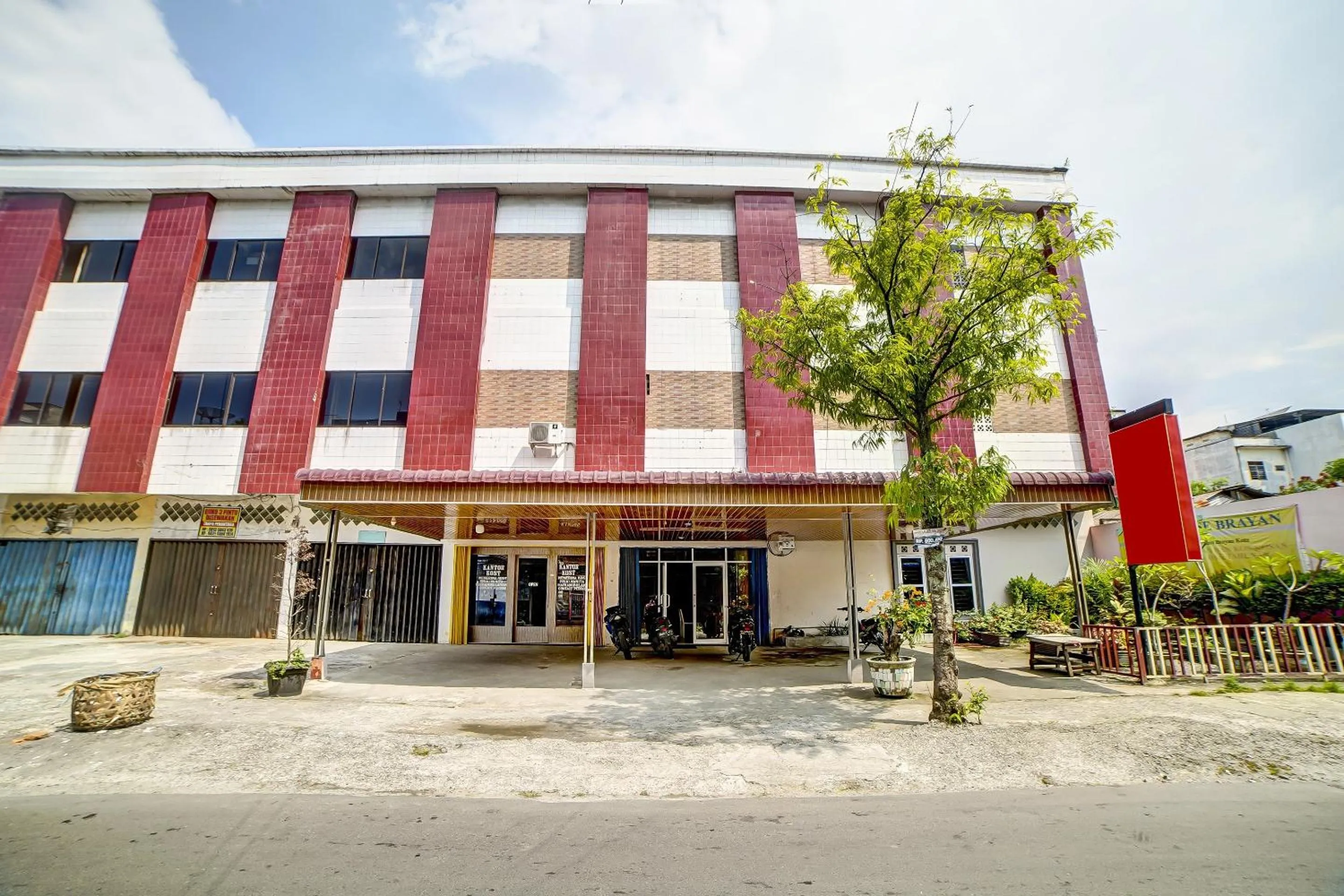 Facade/entrance in Hotel O Brayan Guest House