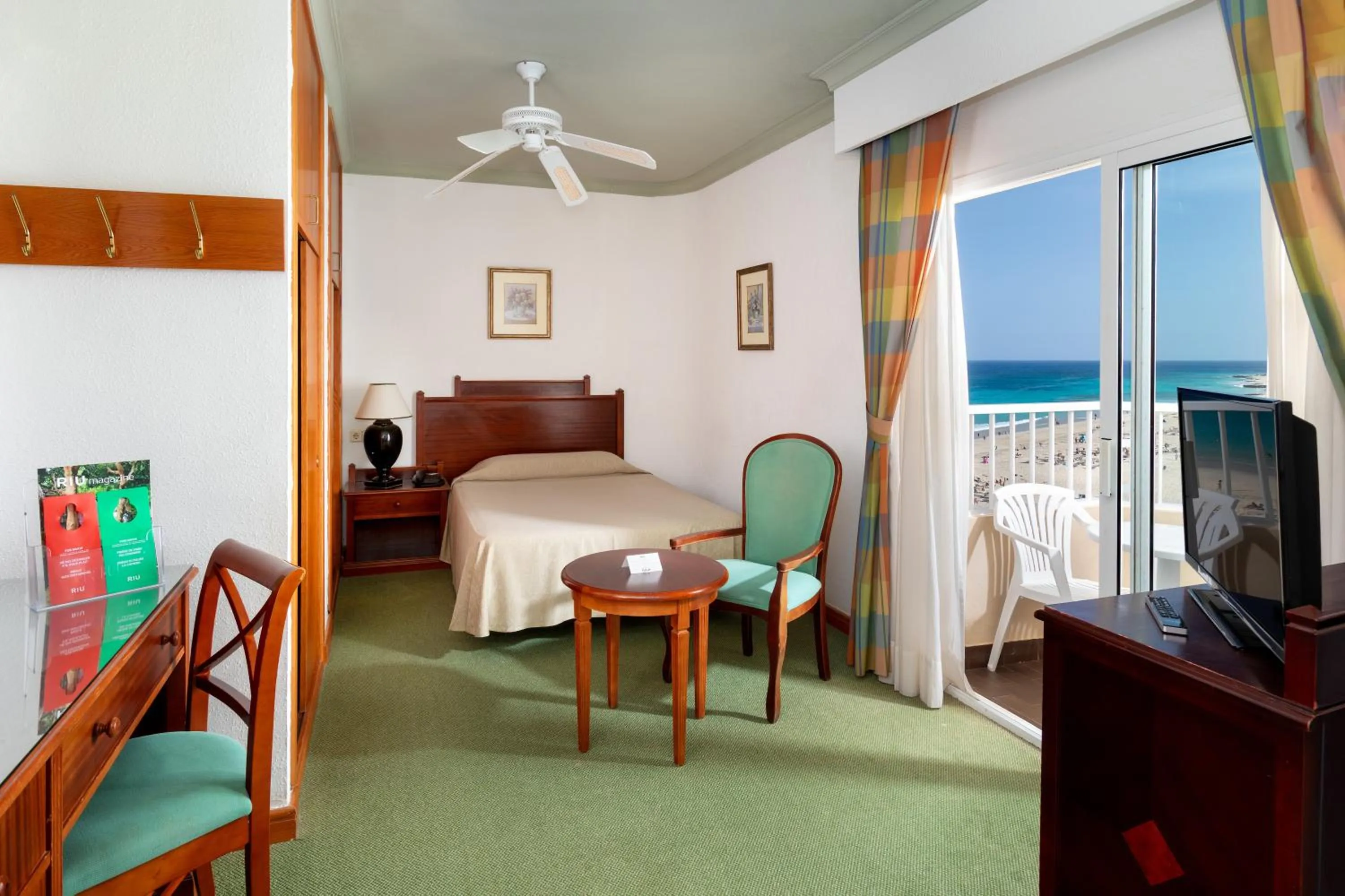 Bedroom, Bed in Hotel Riu Oliva Beach Resort - All Inclusive
