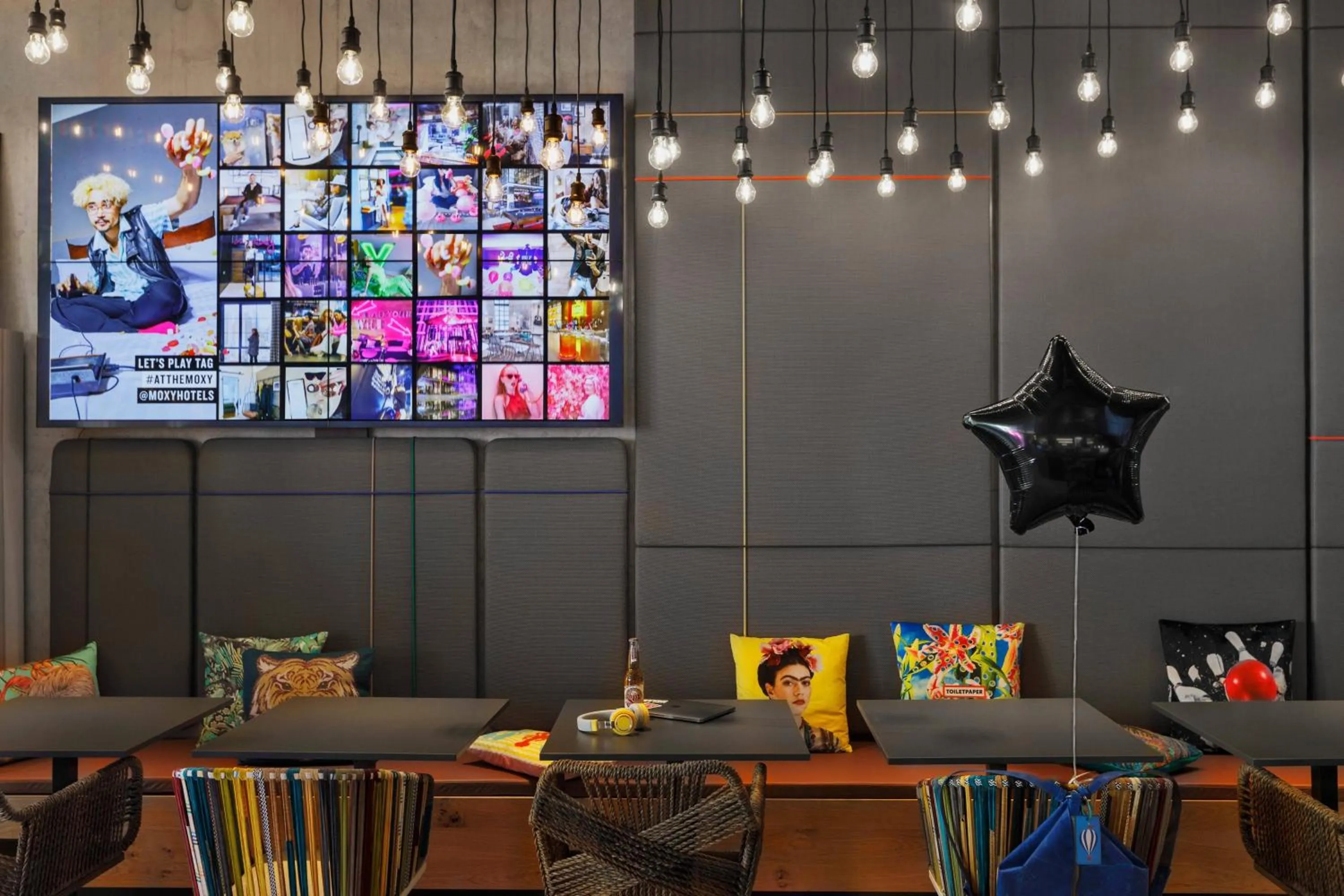 Lobby or reception in Moxy Bern Expo