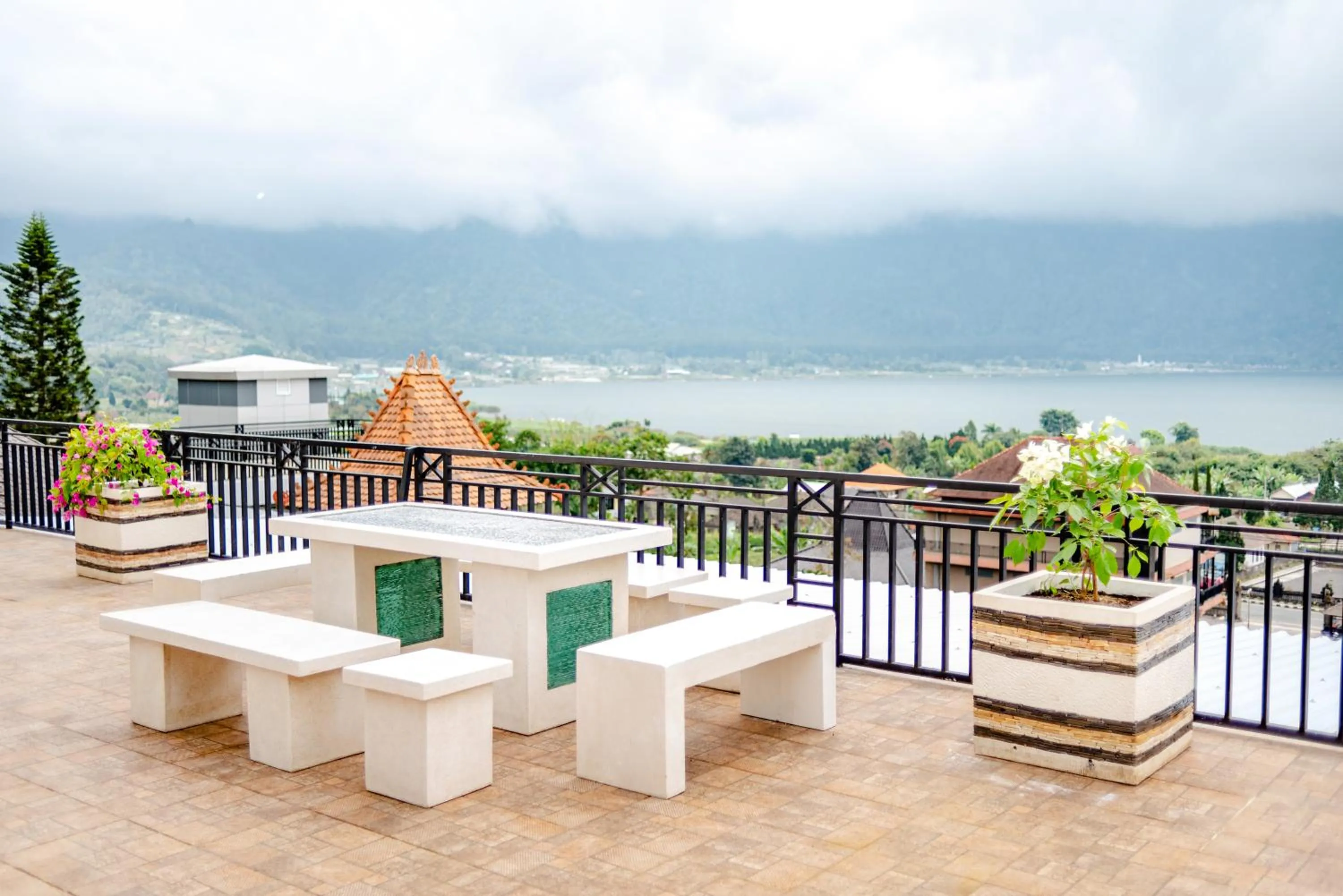 Lake view in Dedanau Hotel