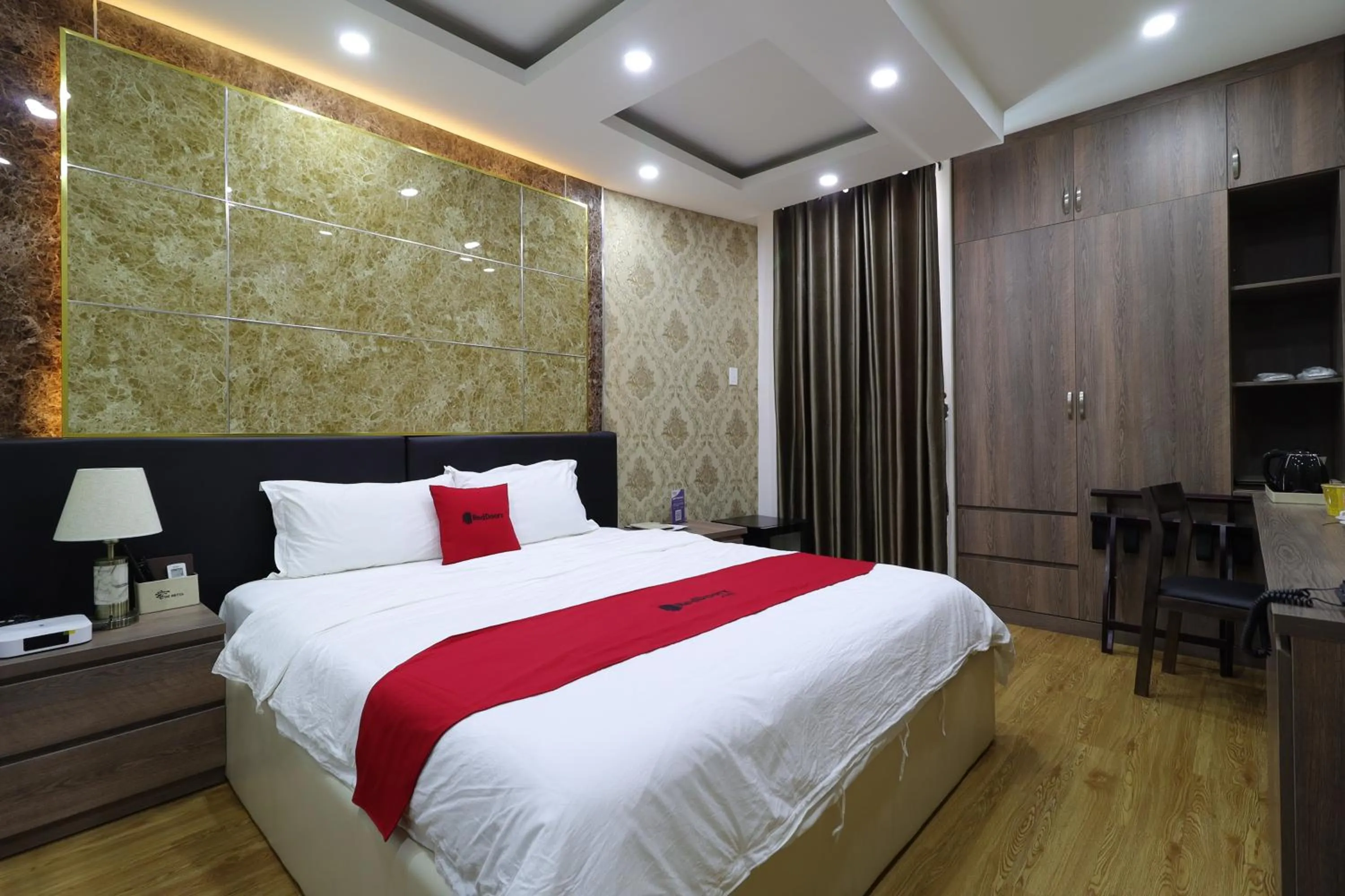 Photo of the whole room, Bed in Vienna Hotel