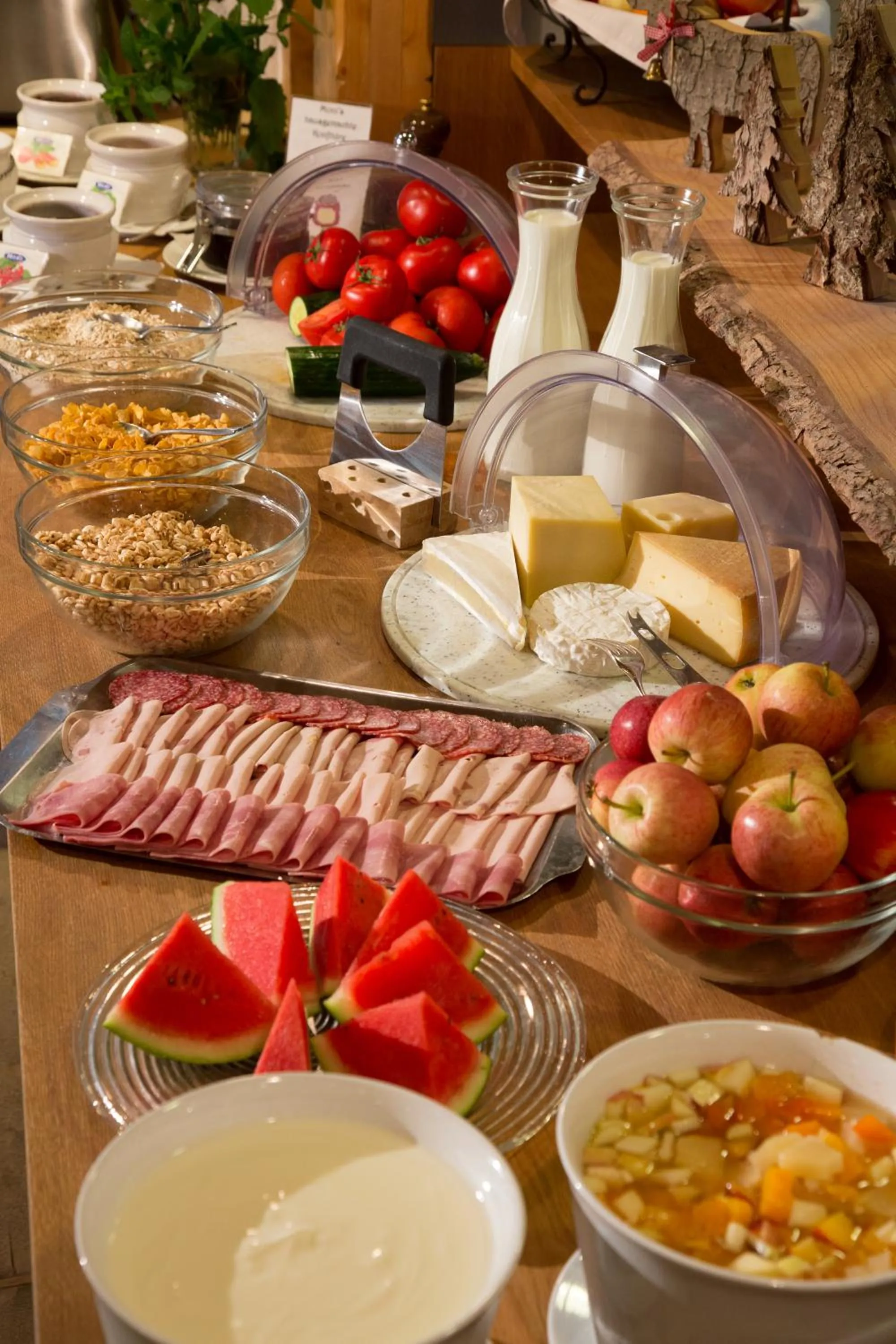 Buffet breakfast in Hotel Hirschen - Grindelwald