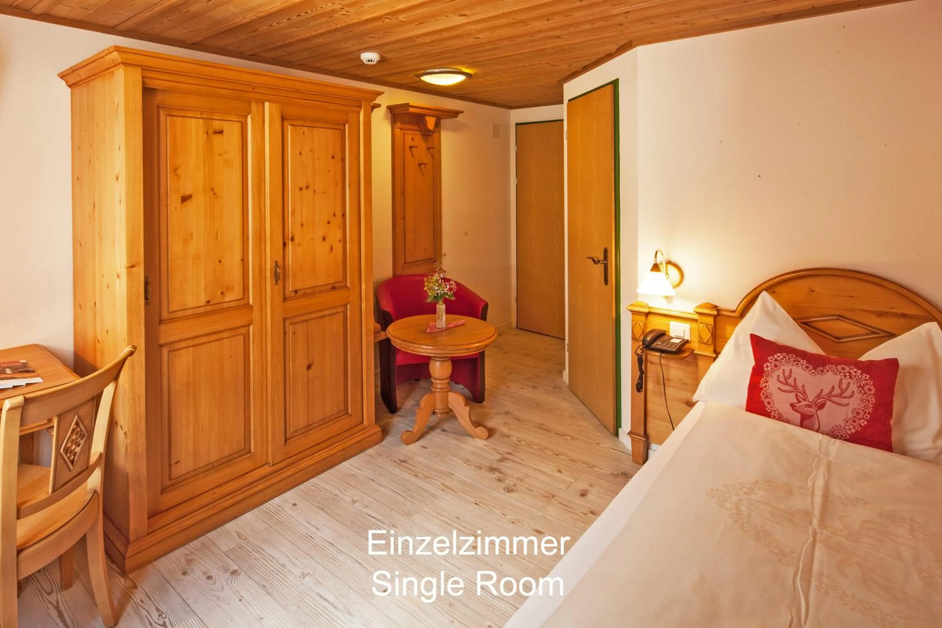 Bedroom, Bed in Hotel Hirschen - Grindelwald