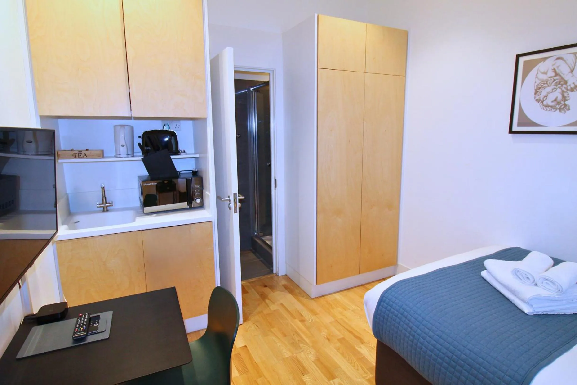 Kitchen or kitchenette in Bloomsbury By Viridian Apartments