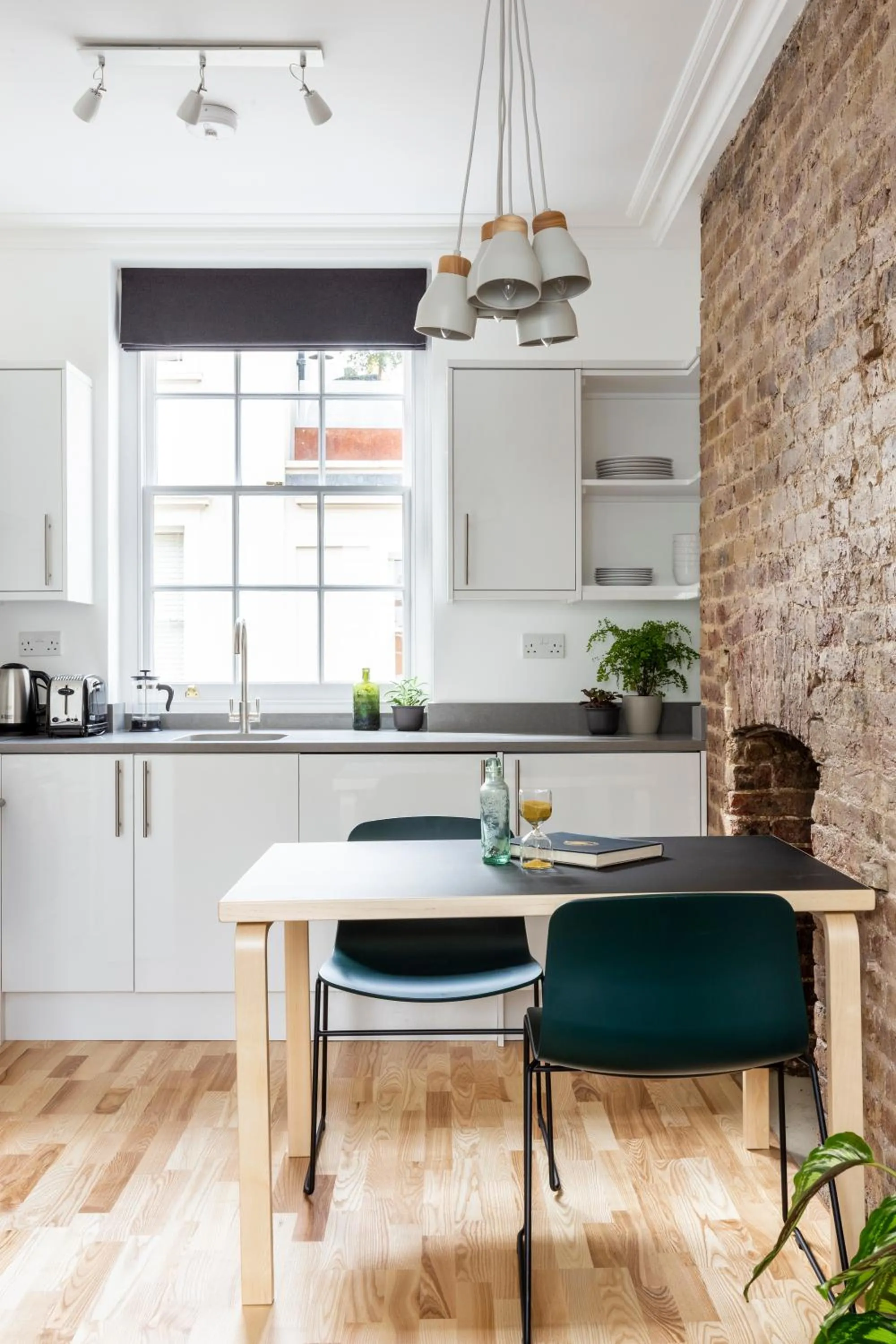 Kitchen or kitchenette in Bloomsbury By Viridian Apartments