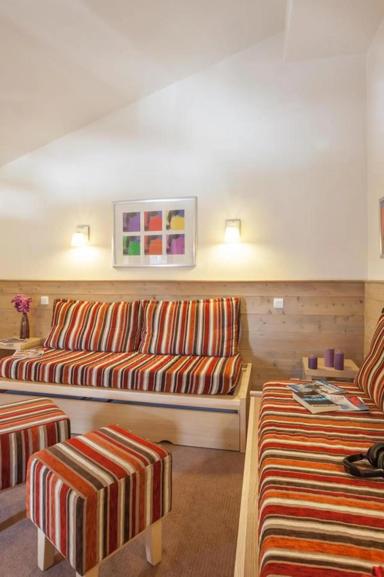 Living room, Bed in Résidence Les Gémeaux - Belle Plagne