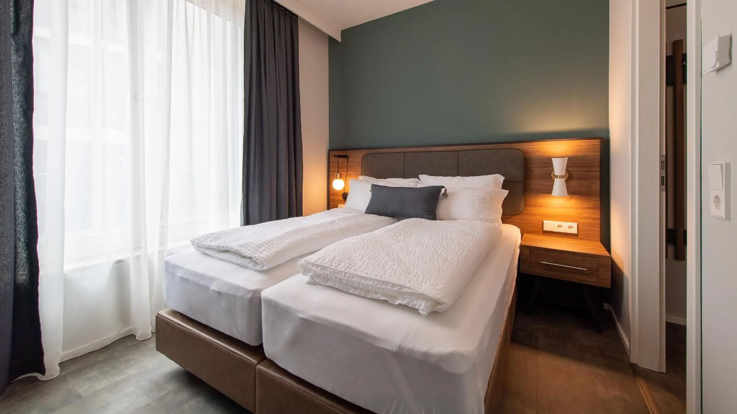 Bedroom, Bed in Metropol Apartments & Suites