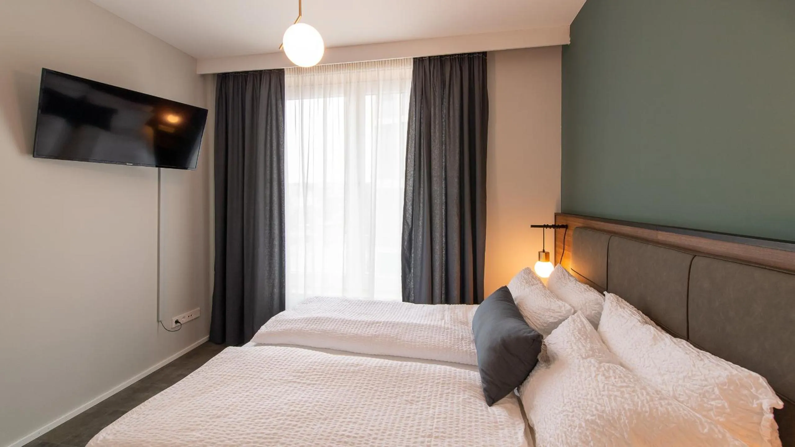 Bedroom, Bed in Metropol Apartments & Suites