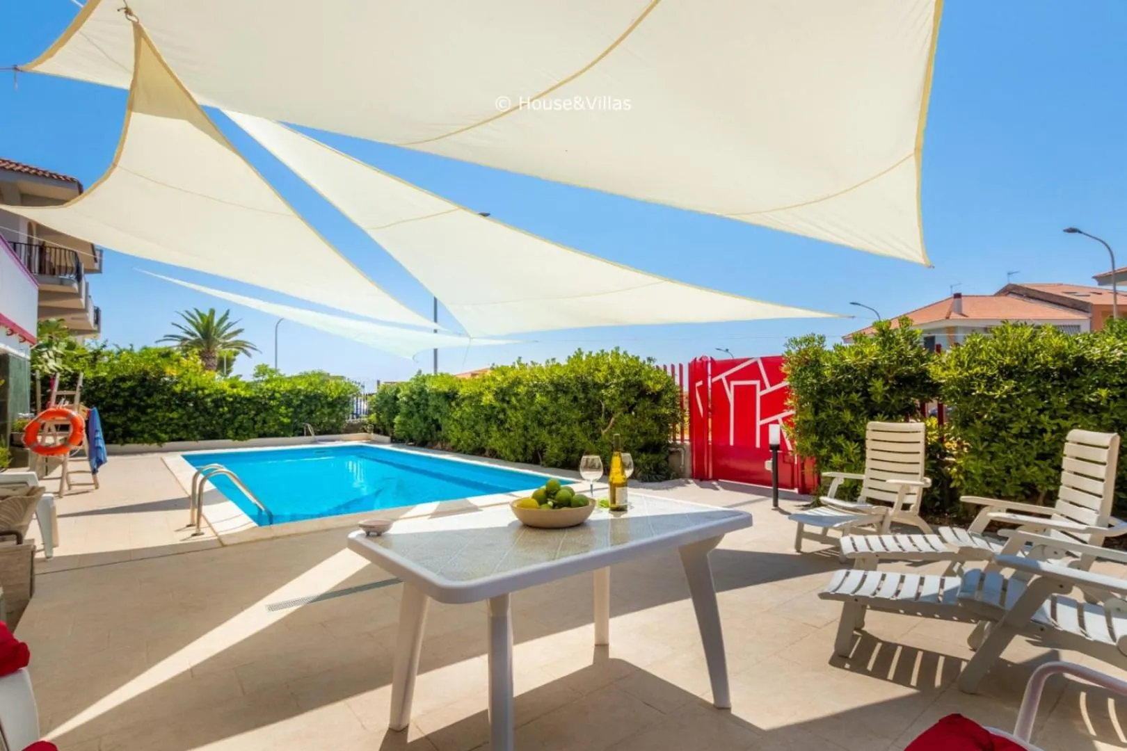 Swimming pool in Eden Charming House