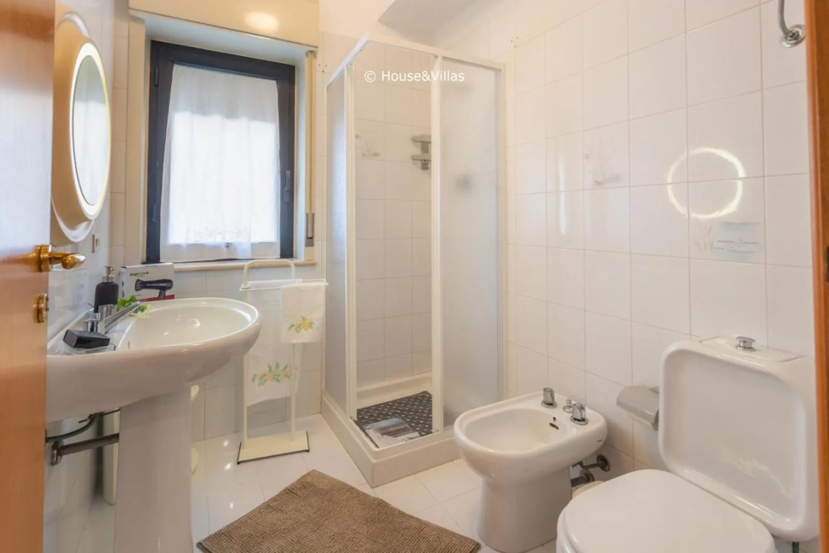 Shower in Eden Charming House