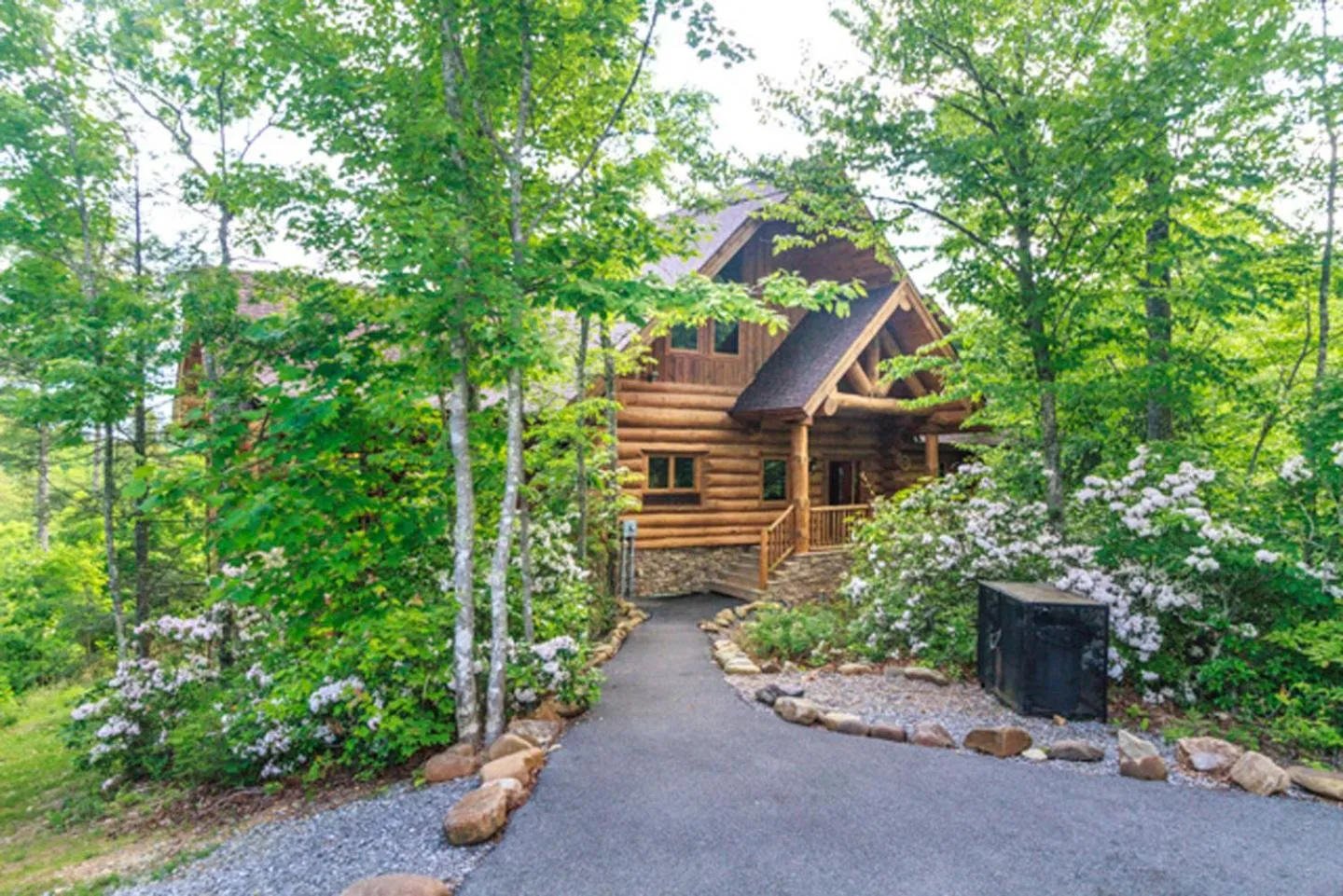 Property building in Big Bear Ridge Lodge - Breathtaking mountain views and private forest scenes in amazing large log cabin