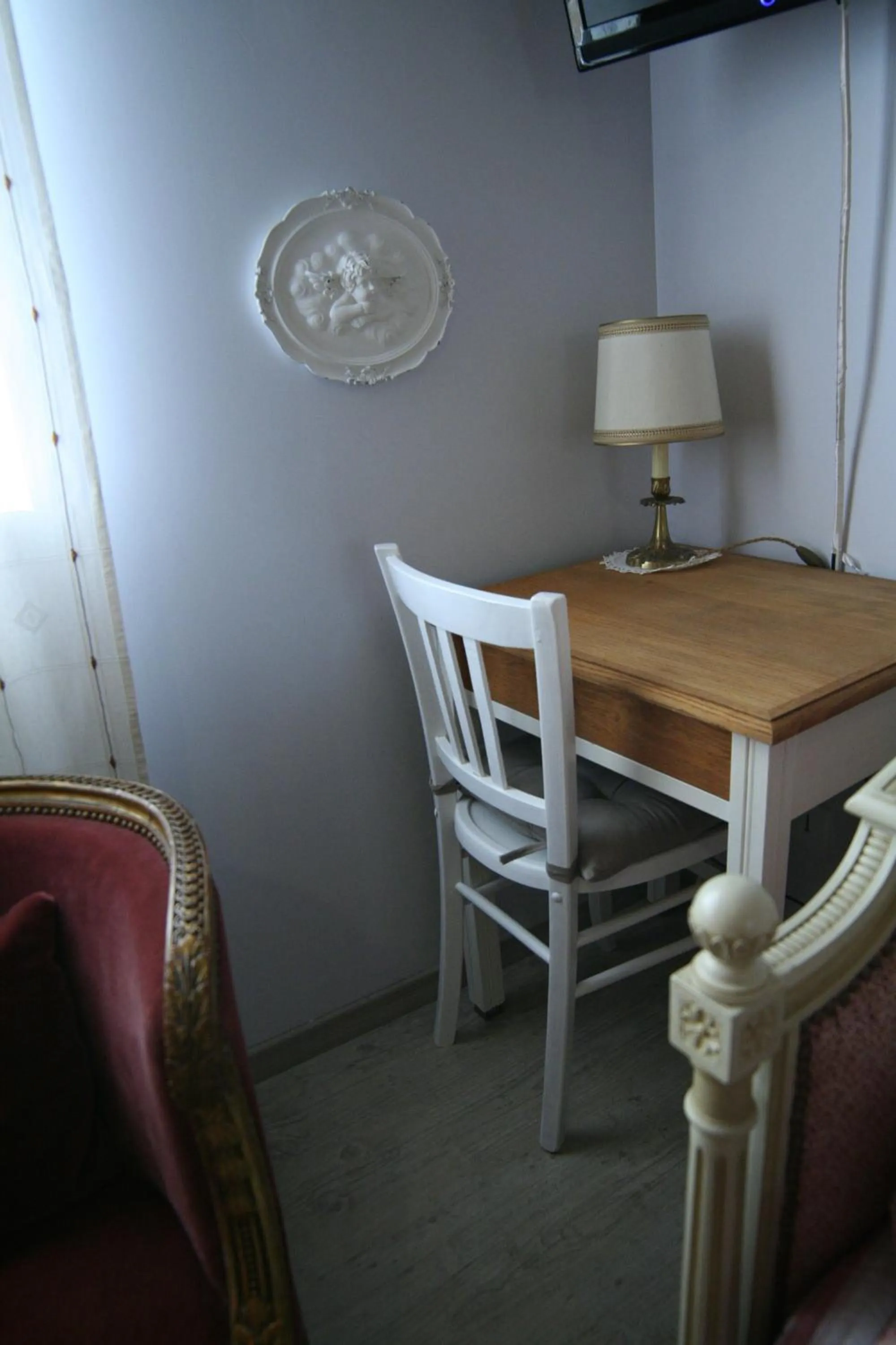 Seating area in Chambre d'Hôtes du Domaine de la Haute Poignandiere