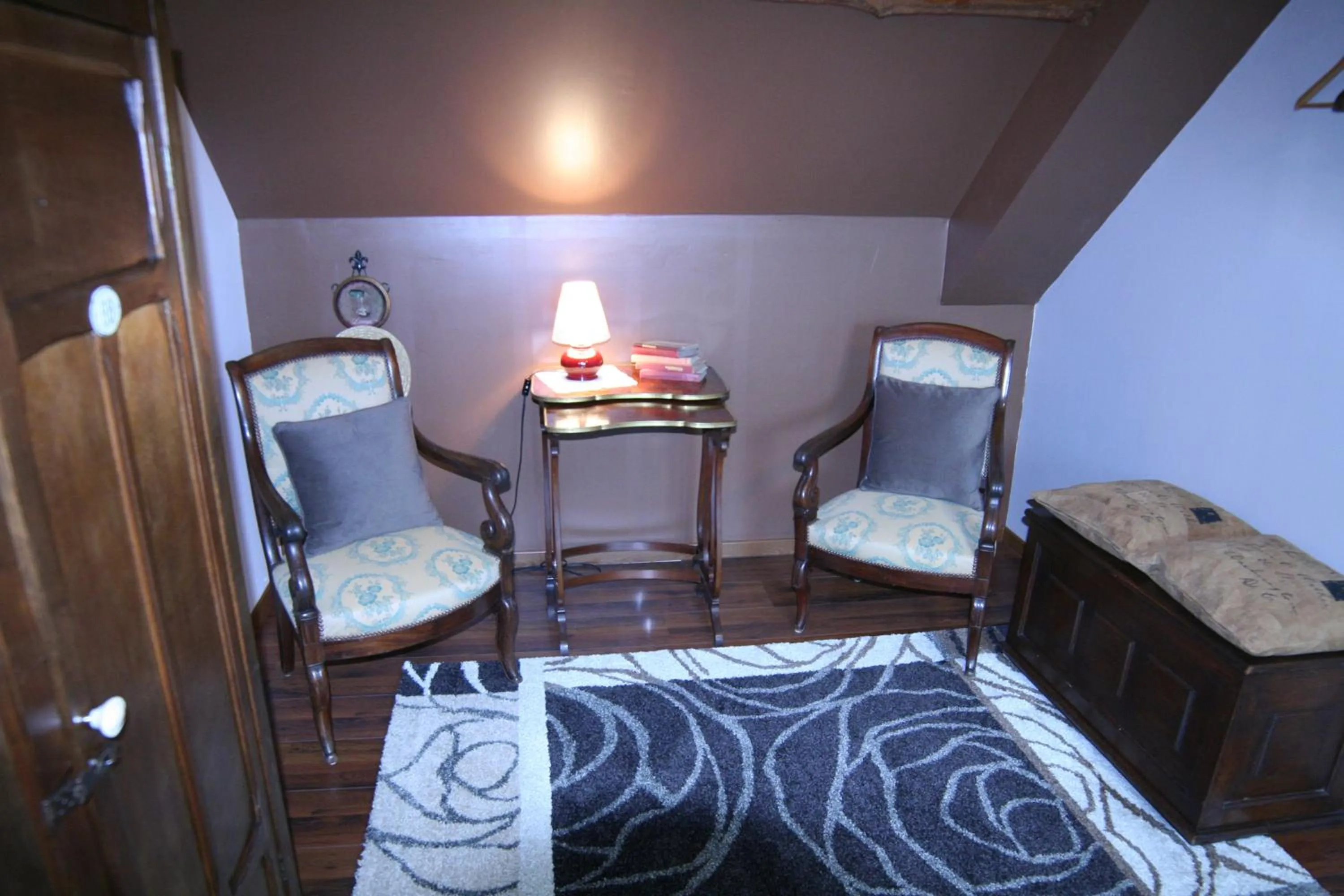 Seating area in Chambre d'Hôtes du Domaine de la Haute Poignandiere