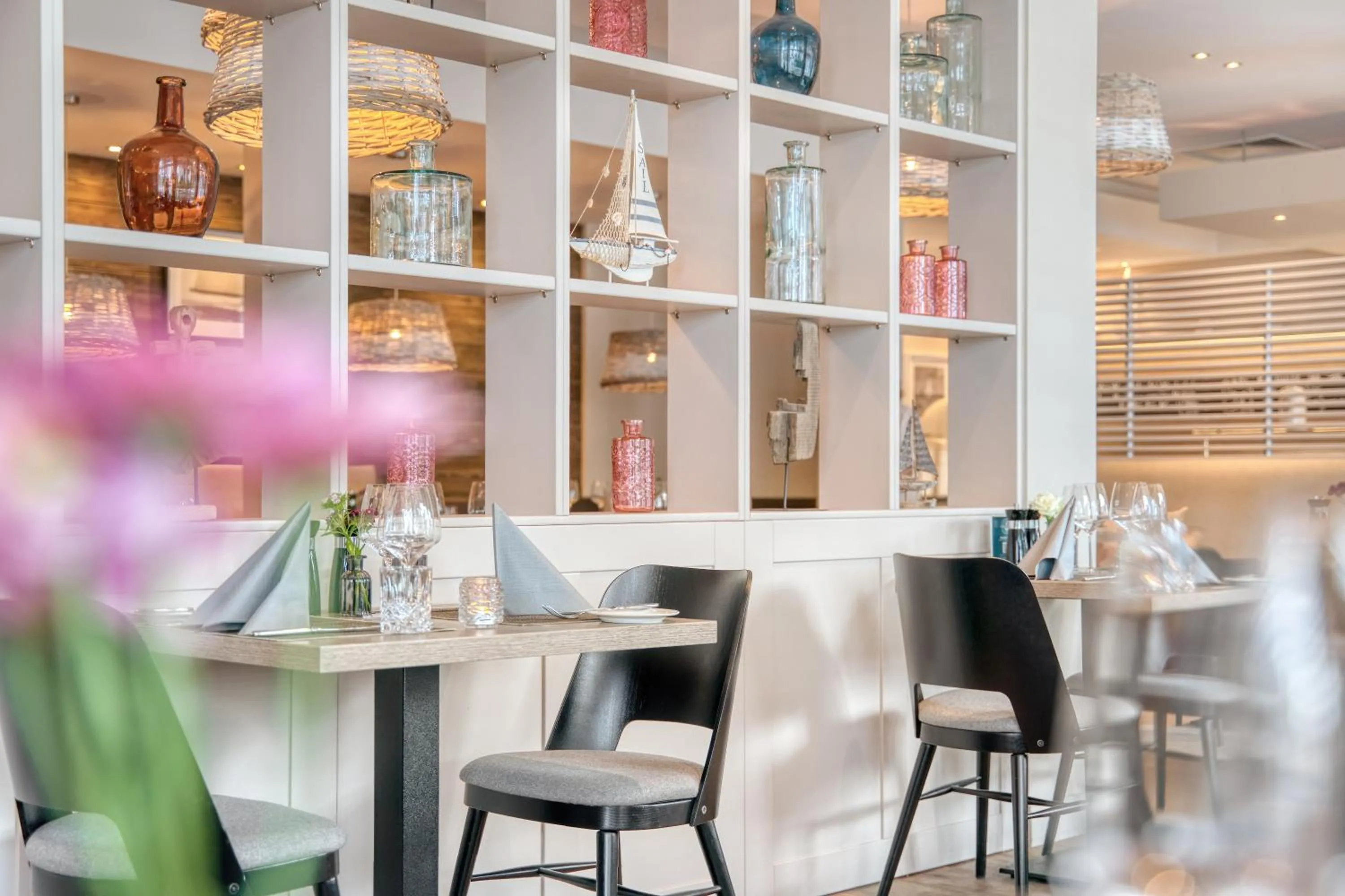 Restaurant/places to eat in Hotel Yachtclub