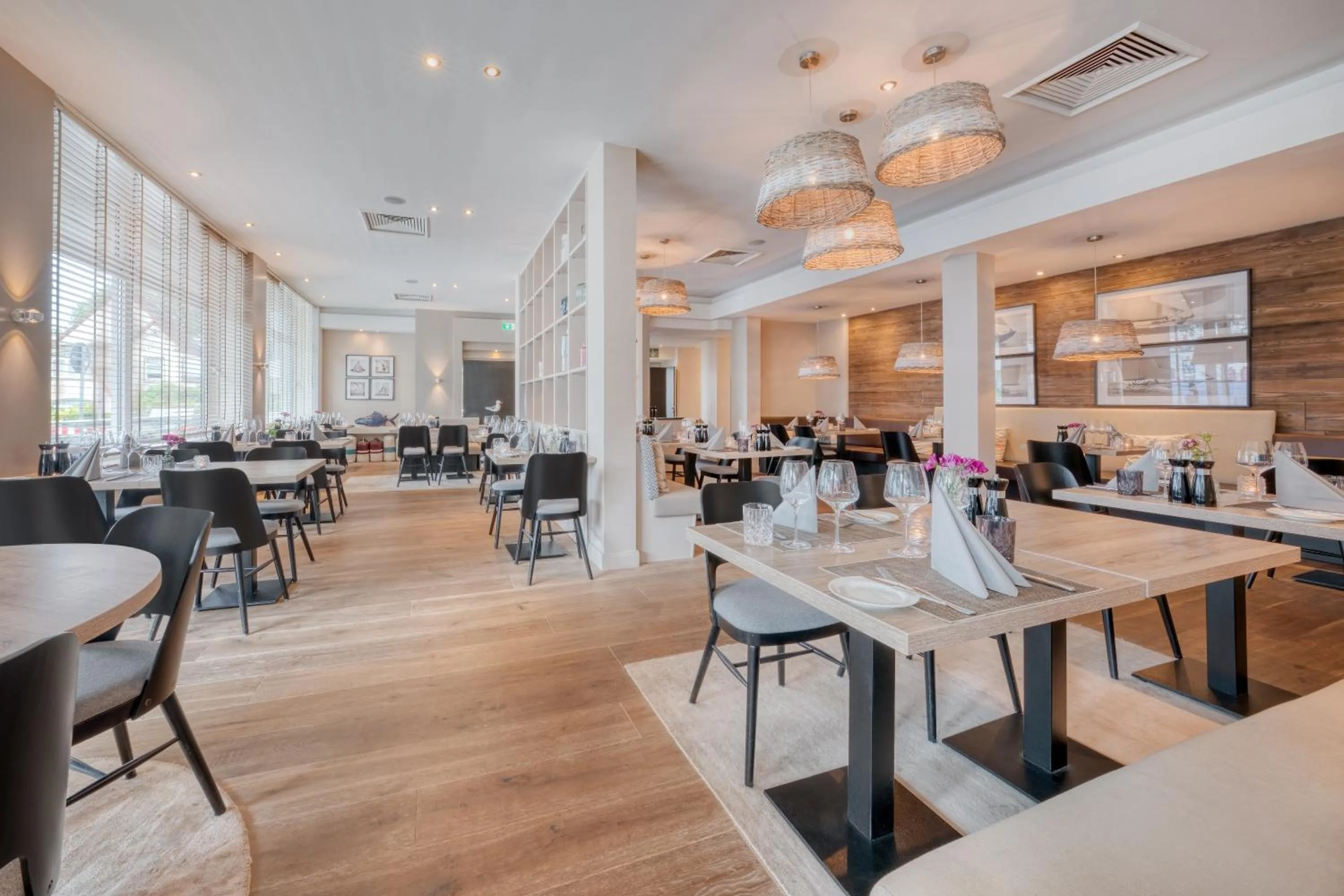 Restaurant/places to eat in Hotel Yachtclub