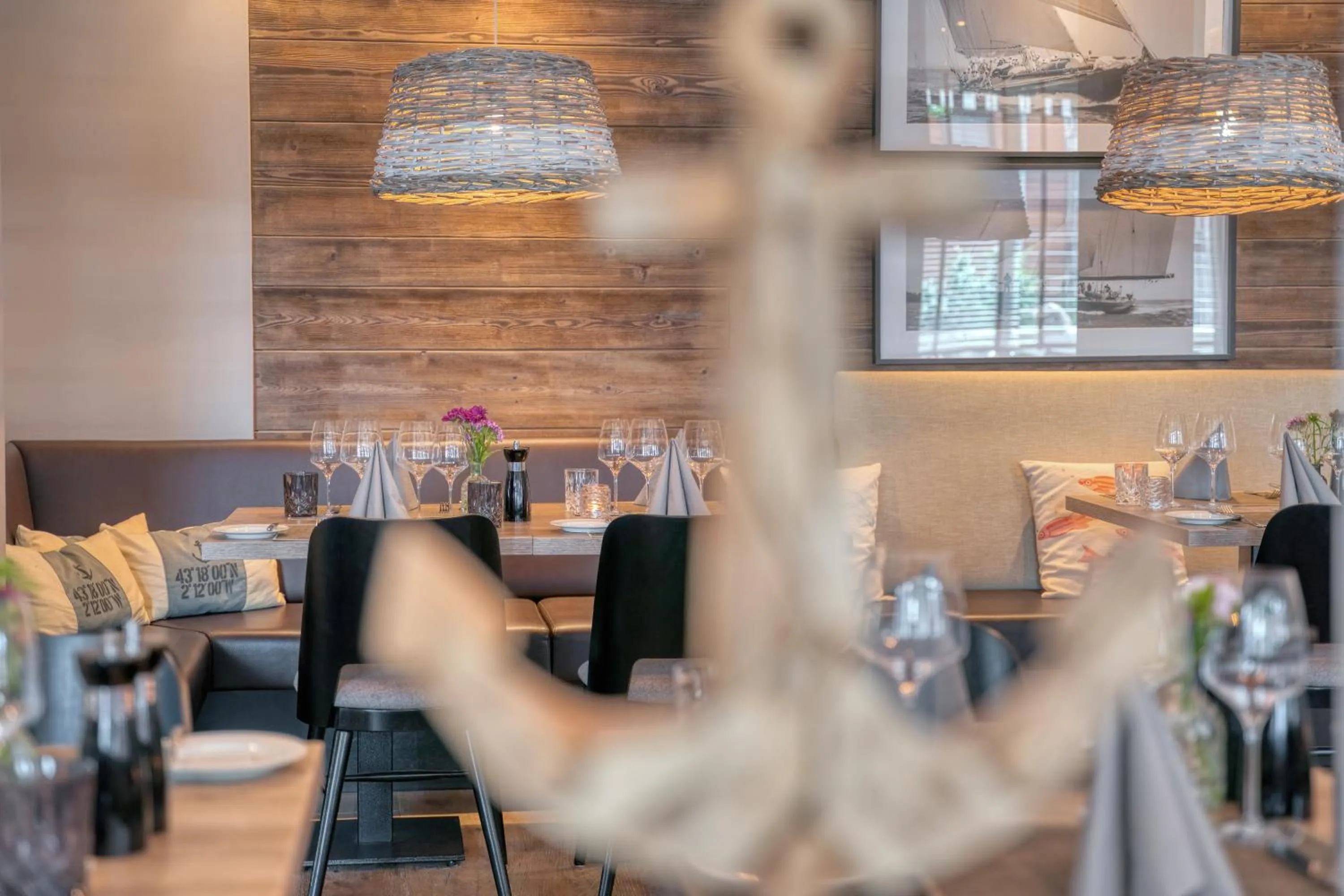 Restaurant/places to eat in Hotel Yachtclub