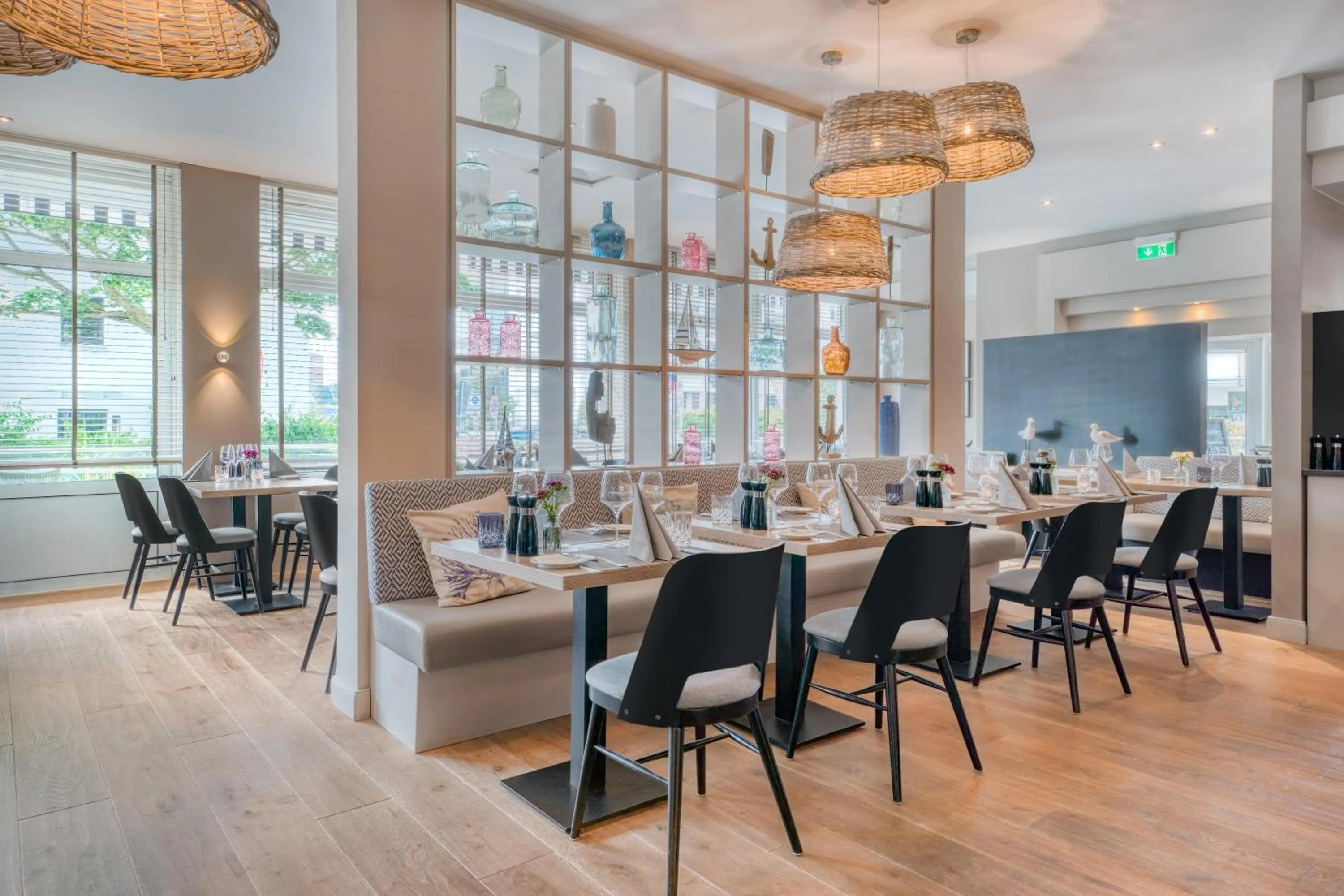 Restaurant/places to eat in Hotel Yachtclub