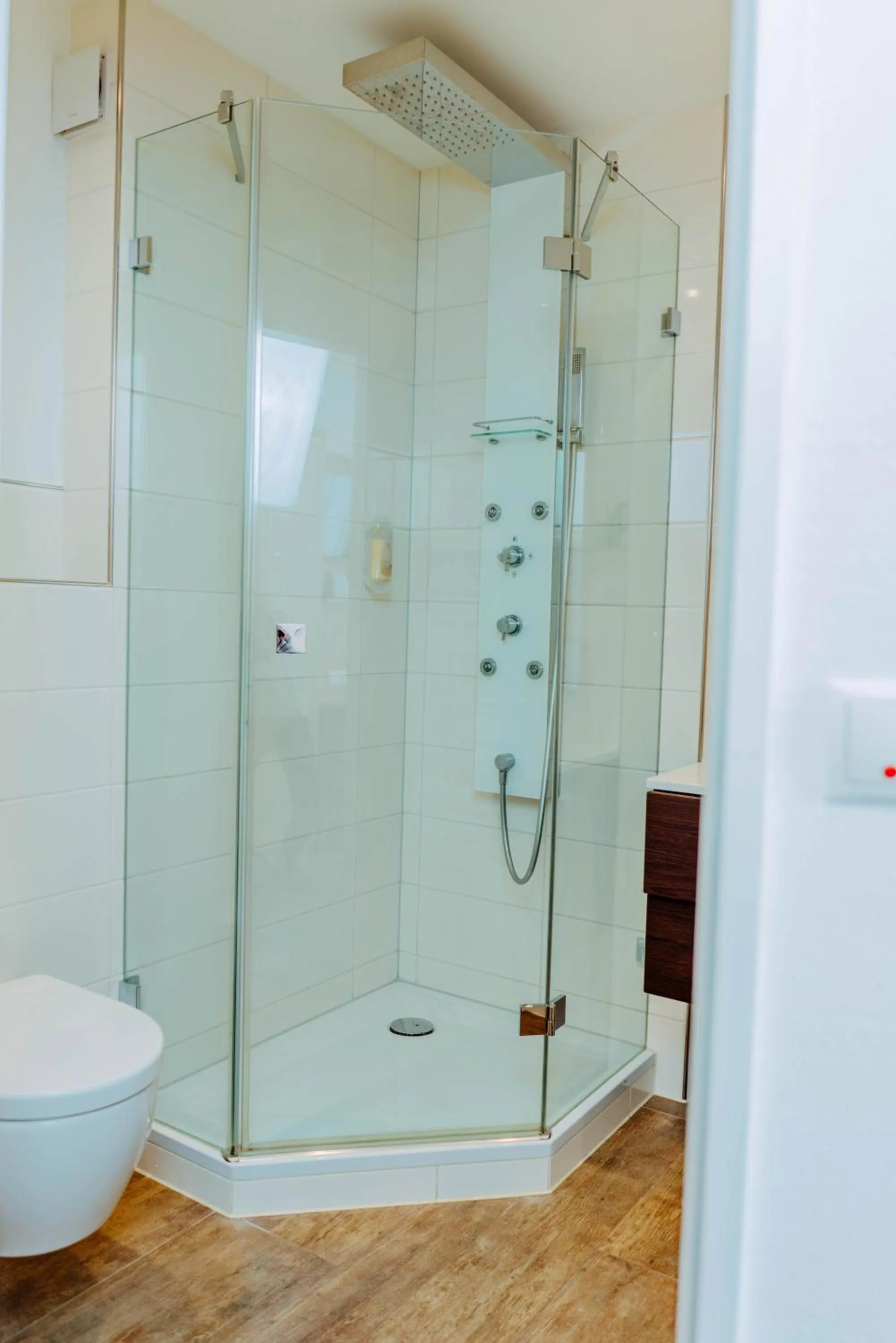 Shower in Garni-Hotel Goldenes Lamm