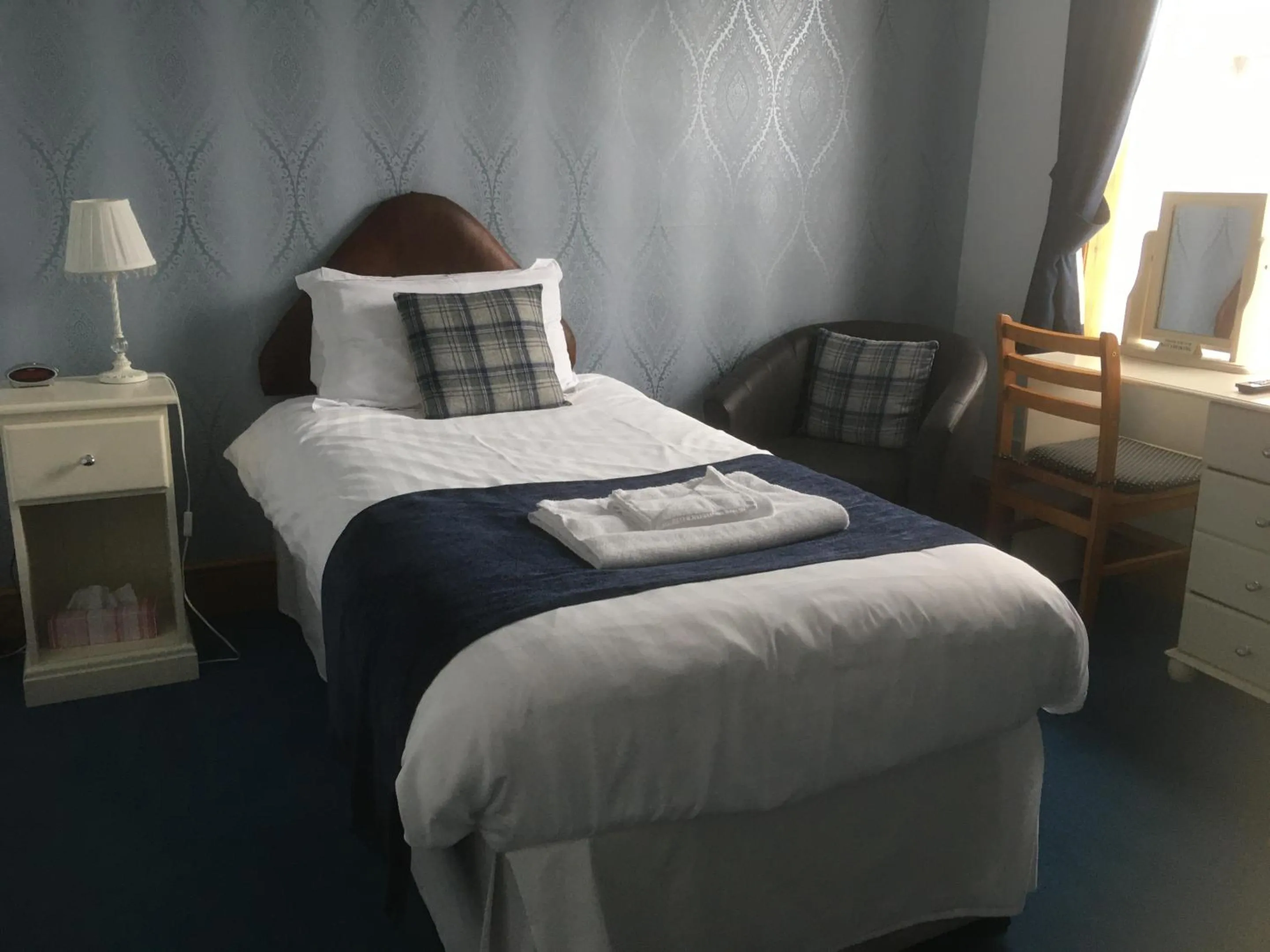 Bedroom, Bed in Grove House Guest House