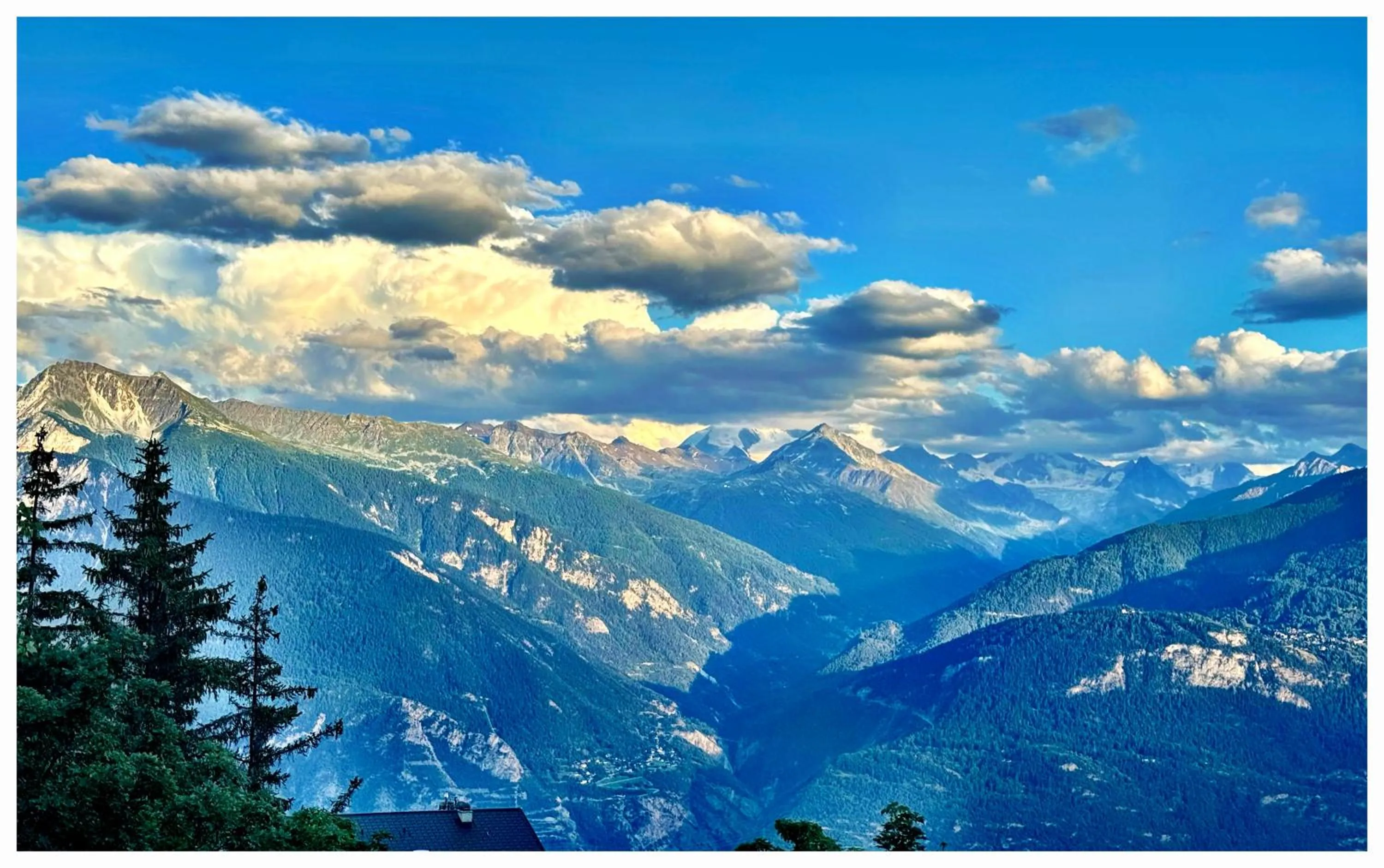 Mountain view in Hôtel de la Forêt