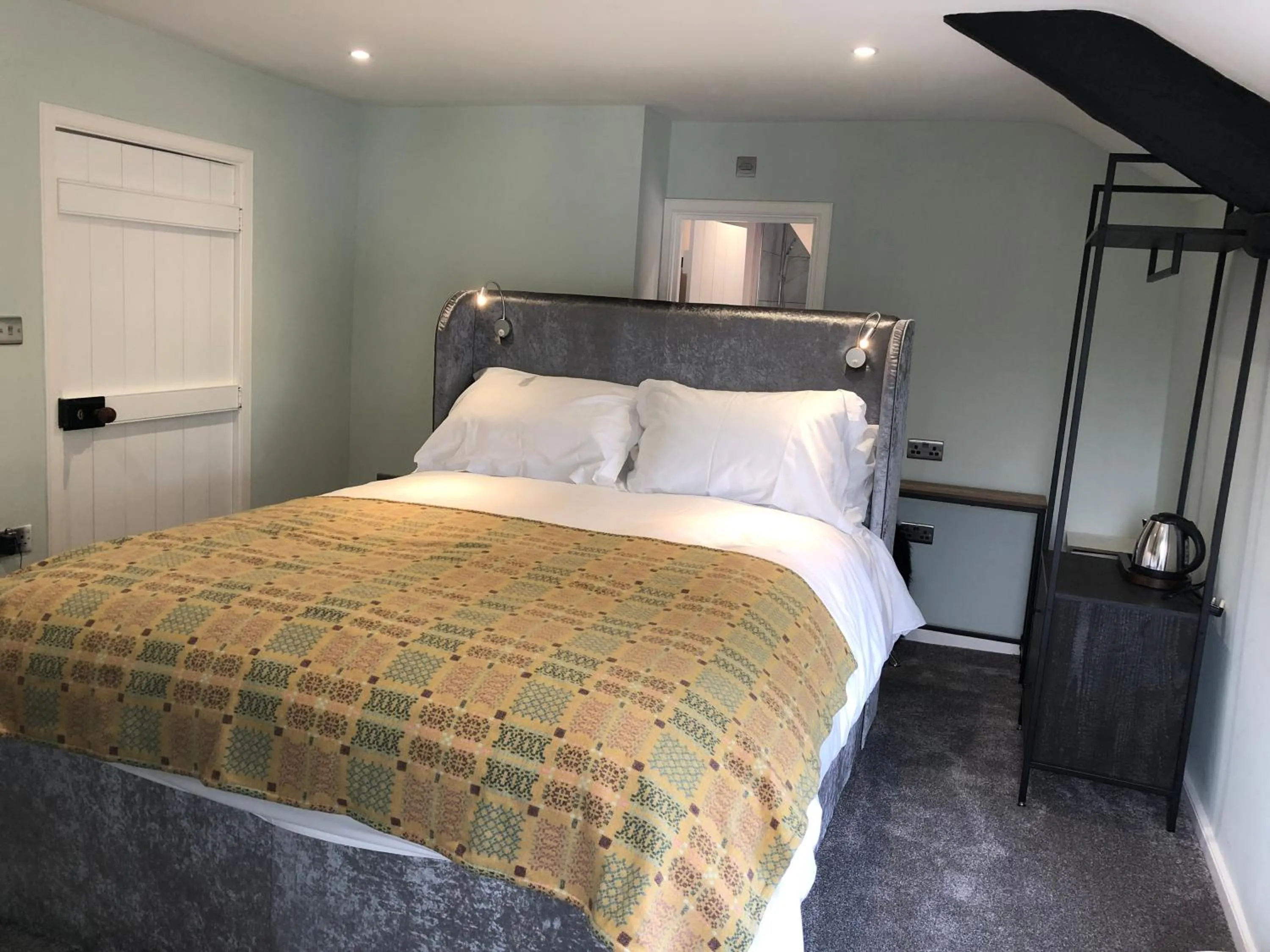 Bed in Mount Street House