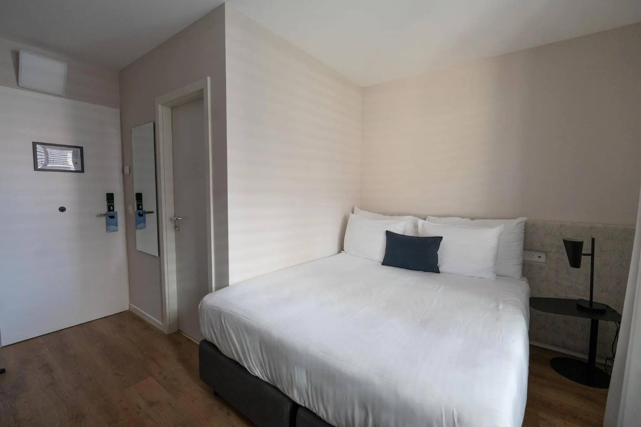 Bed in Hôtel de la Couronne