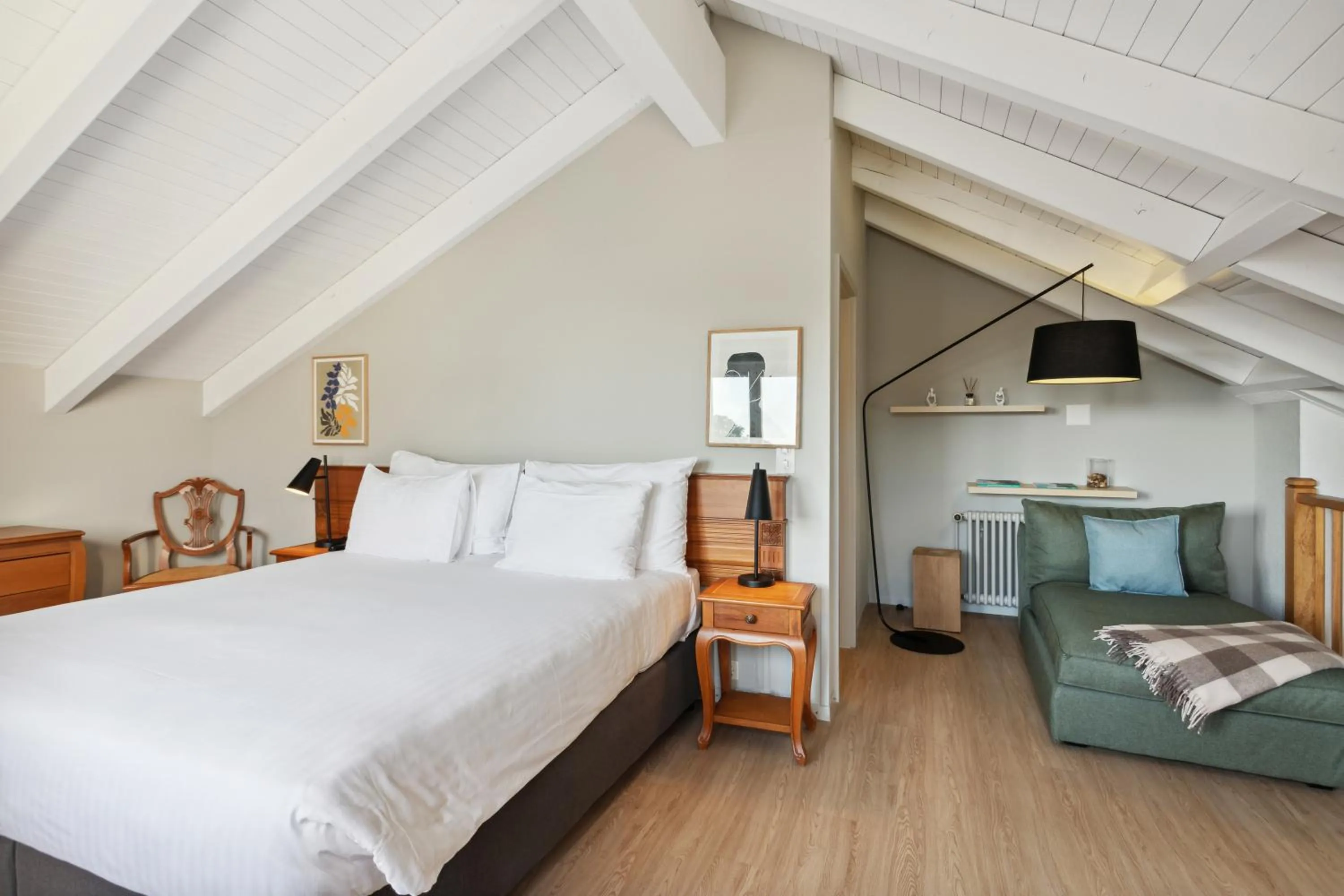 Bed in Hôtel de la Couronne